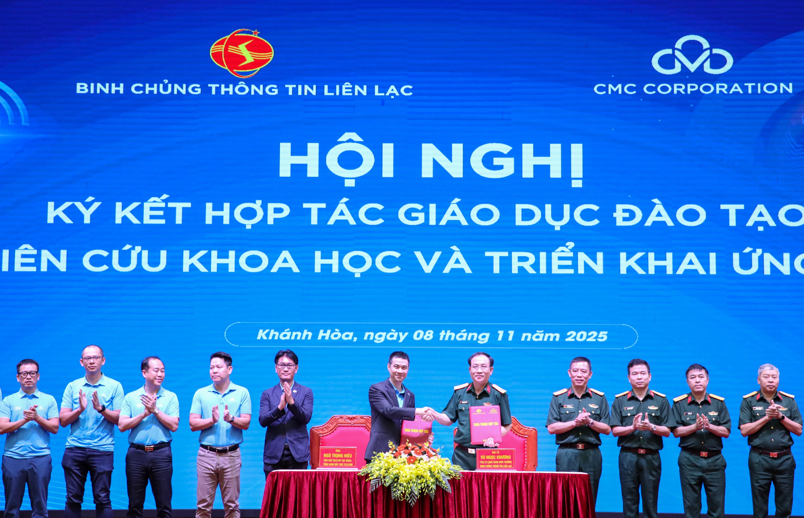 CMC và Binh chủng Thông tin liên lạc ký hợp tác chiến lược về đào tạo và R&D - Ảnh 1. CMC và Binh chủng Thông tin liên lạc ký hợp tác chiến lược về đào tạo và R&D - Ảnh 1.