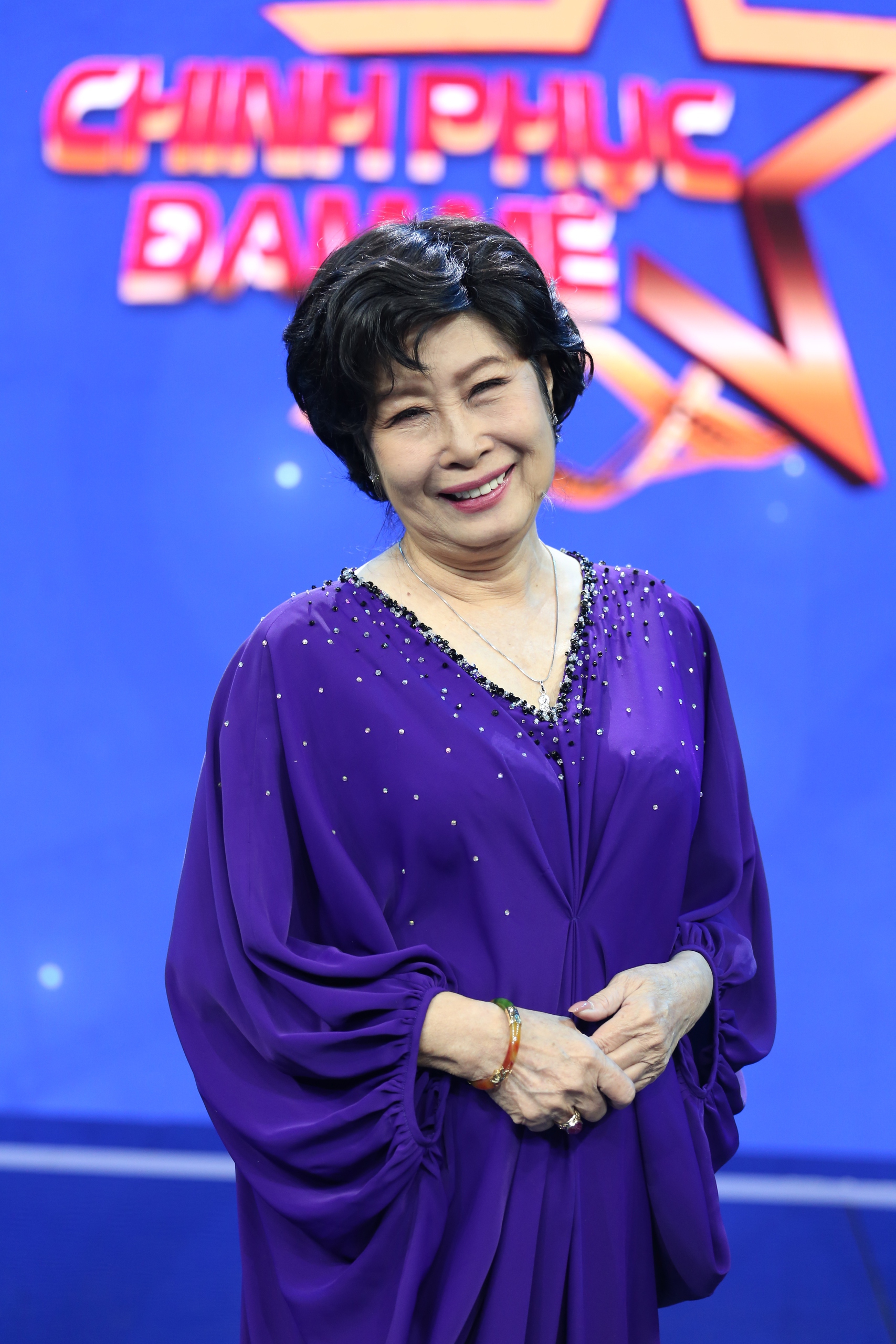 NSƯT Kim Phương ngồi ghế nóng, tiết lộ cuộc sống tuổi ngoài 70 - Ảnh 1.