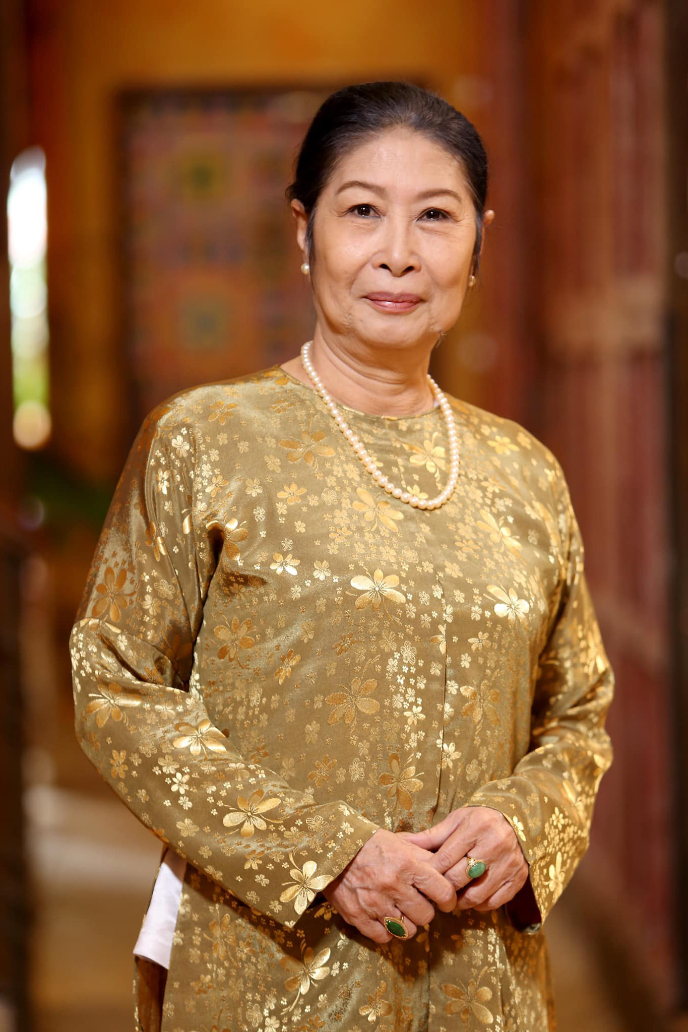 NSƯT Kim Phương ngồi ghế nóng, tiết lộ cuộc sống tuổi ngoài 70 - Ảnh 2.