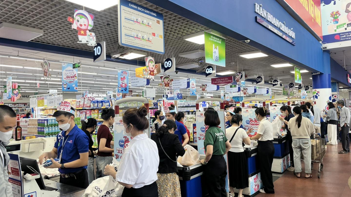 Saigon Co.op giữ vững bình ổn hàng hóa, san sẻ cùng bà con vùng lũ- Ảnh 5.