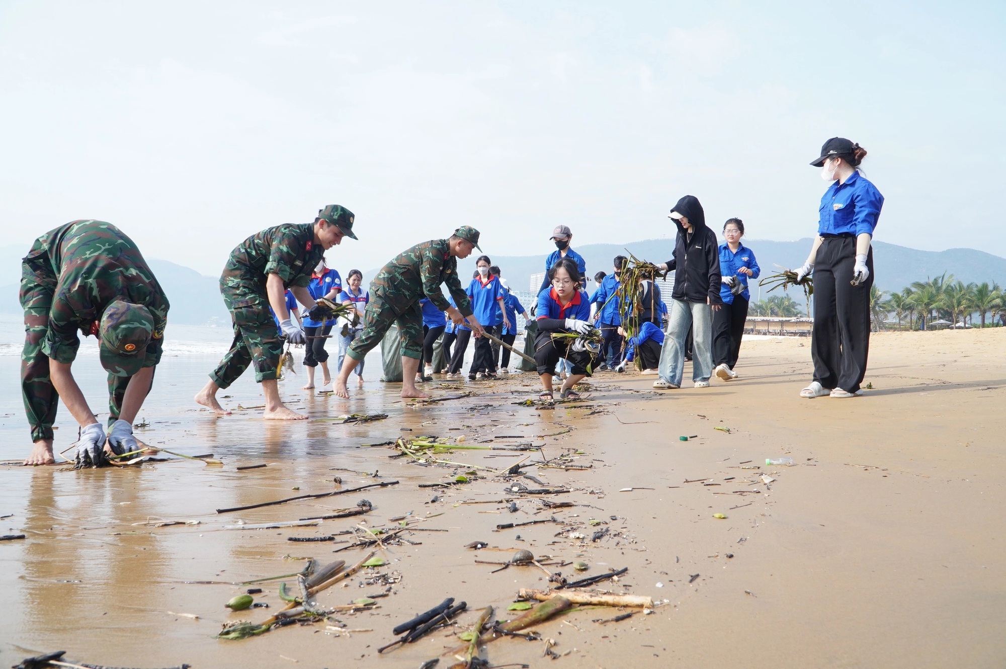 Quy Nhơn Nỗ lực hồi sinh sau bão Kalmaegi: Hành trình phục hồi hòn ngọc miền Trung - Ảnh 1.