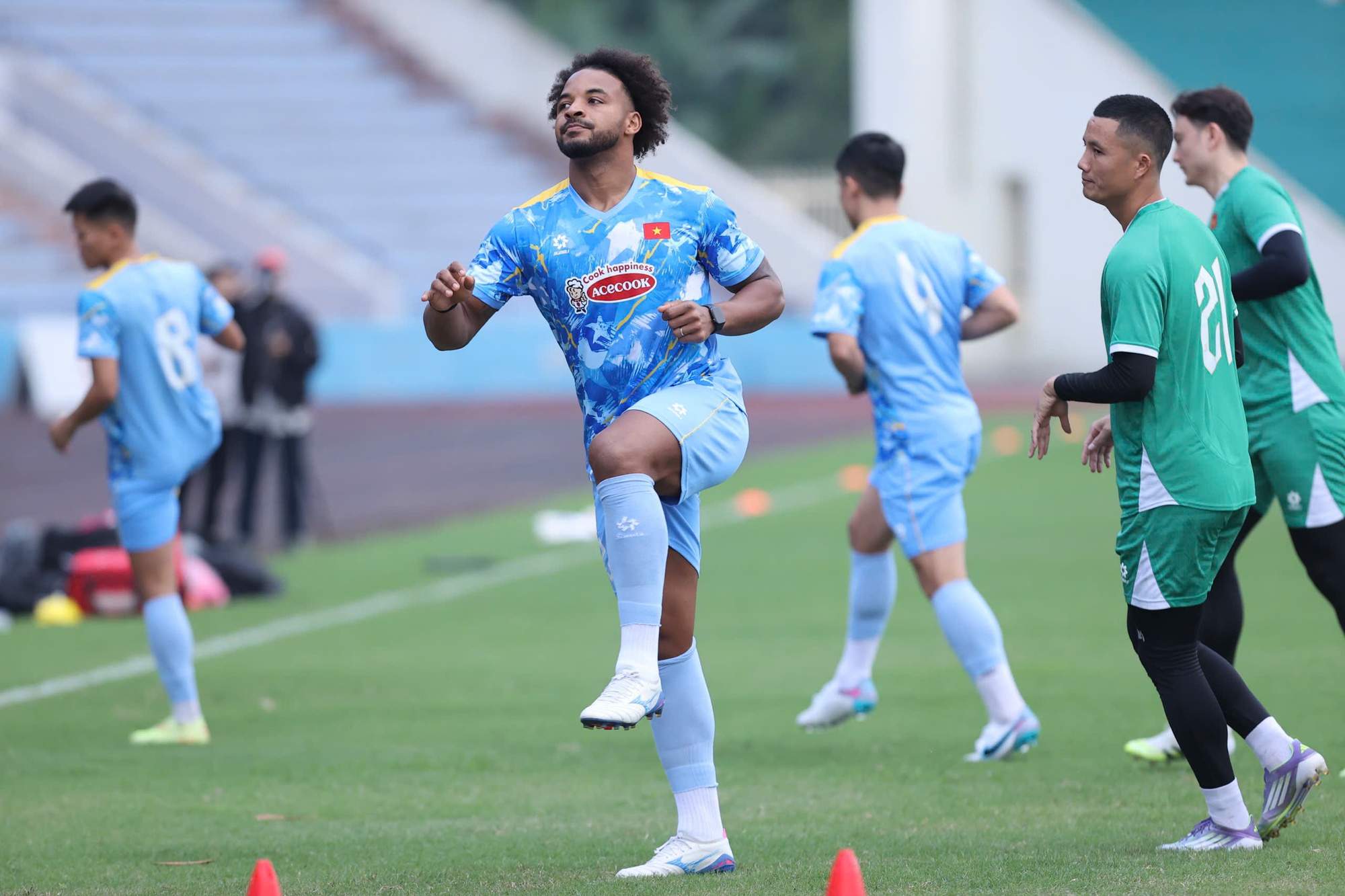 អ្វីដែលគ្រូបង្វឹក Kim Sang-sik បាត់ខ្លួនក្នុងក្រុមវៀតណាម - រូបថត ២. Điều HLV Kim Sang-sik còn thiếu ở đội tuyển Việt Nam- Ảnh 2.