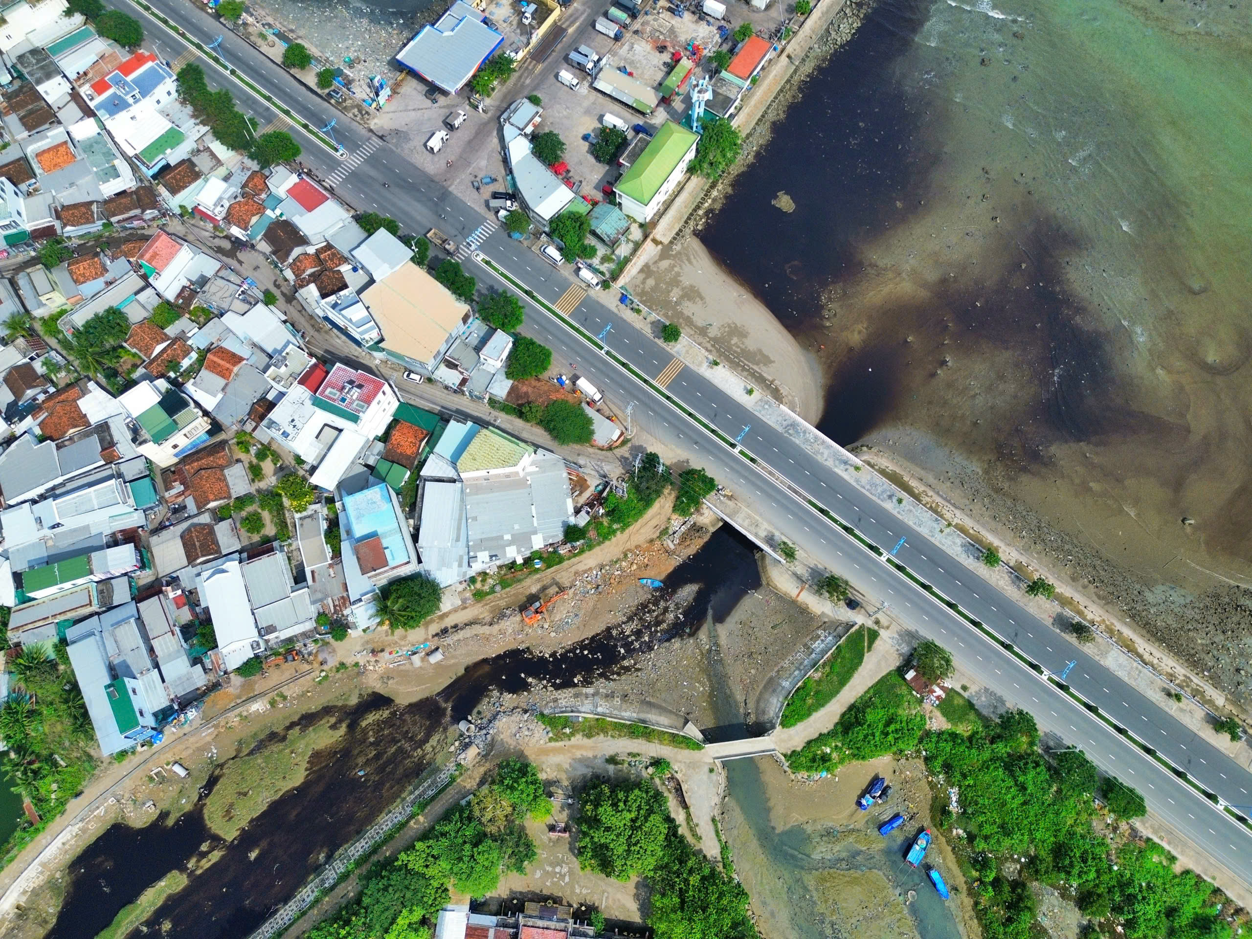 Nước rỉ rác ‘tấn công’ biển Nha Trang - Ảnh 6.