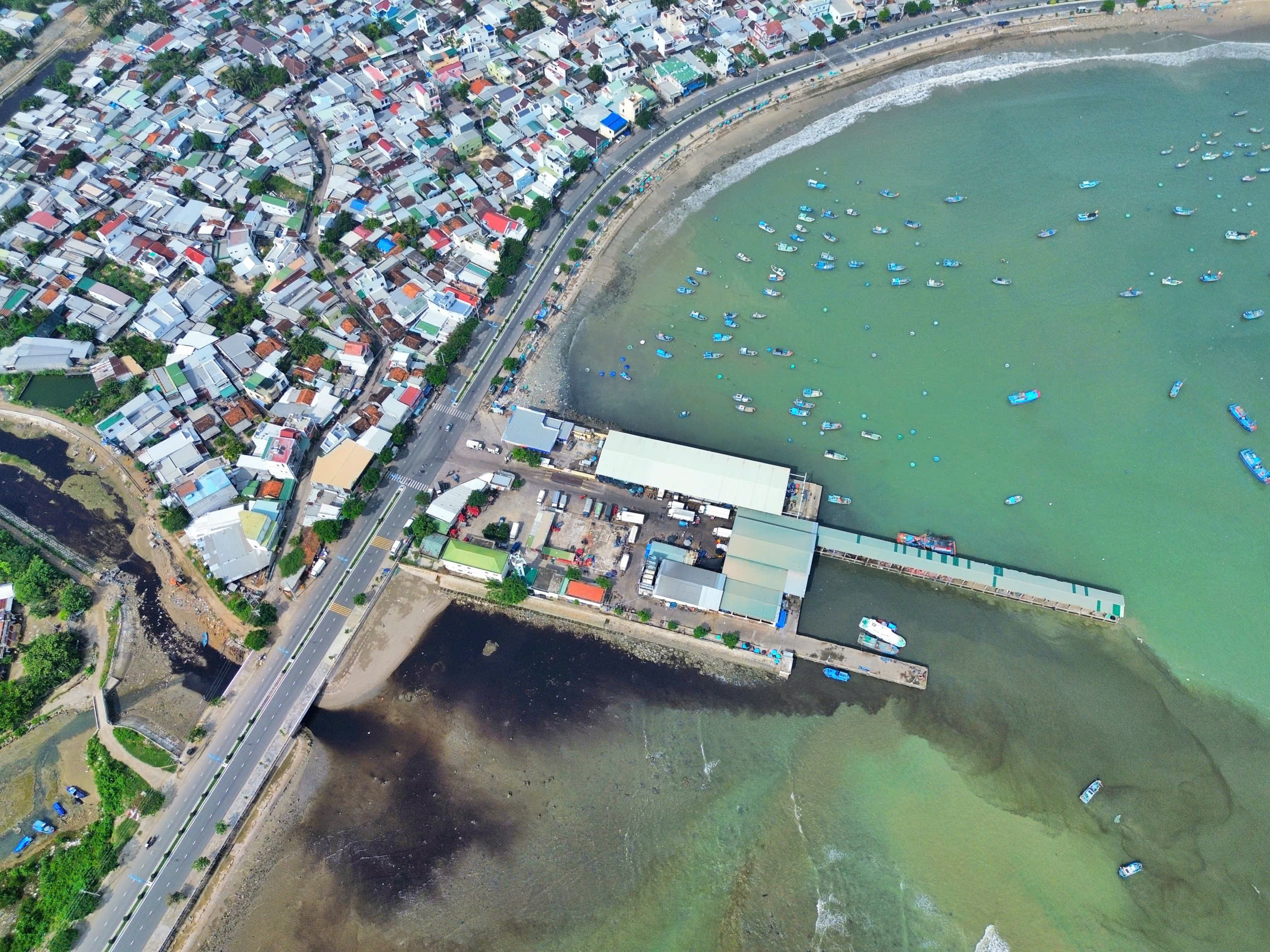 Nước rỉ rác ‘tấn công’ biển Nha Trang - Ảnh 7.