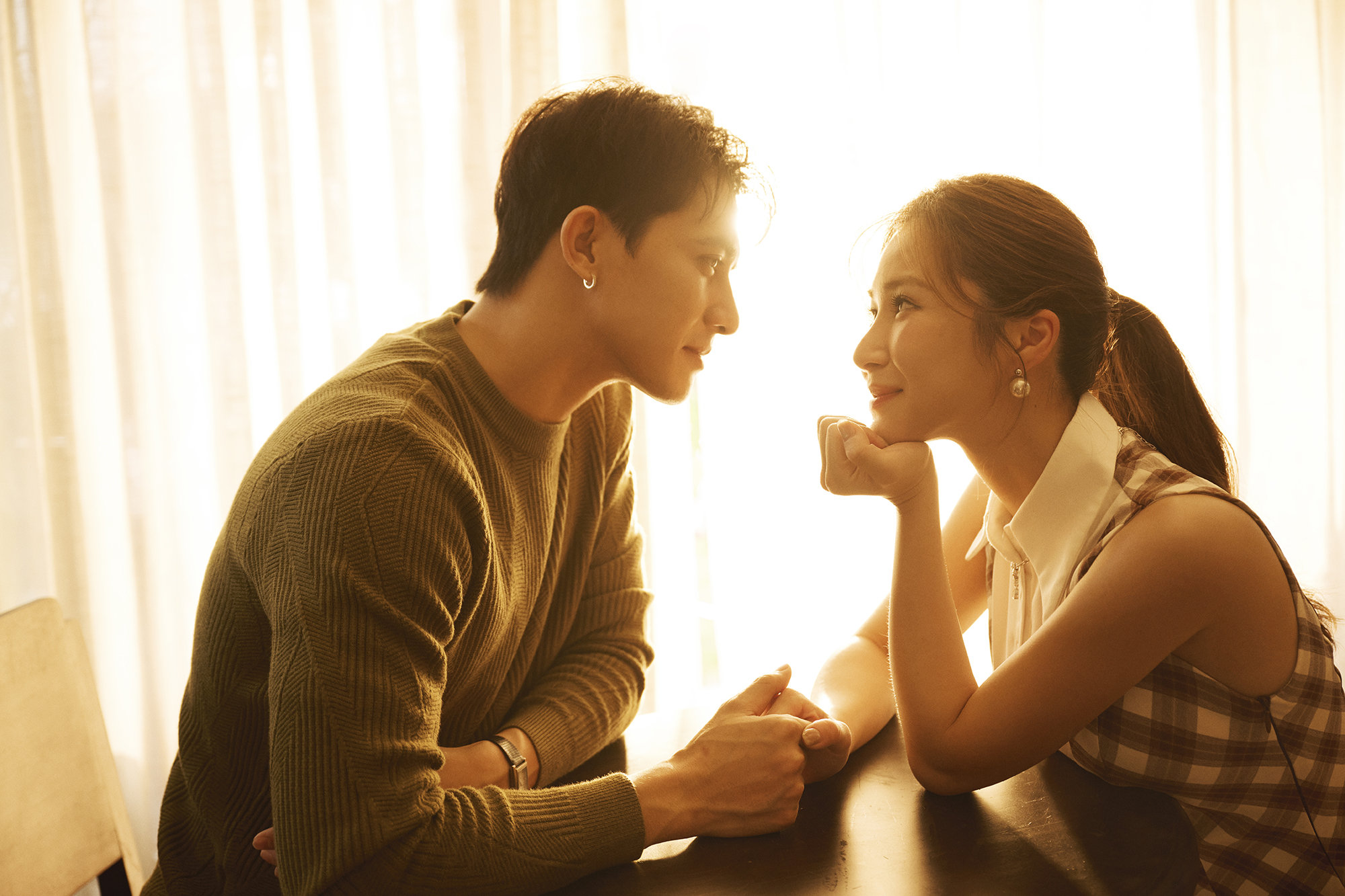 Hương Tràm ra sao sau hơn một năm về Việt Nam? - Ảnh 2.