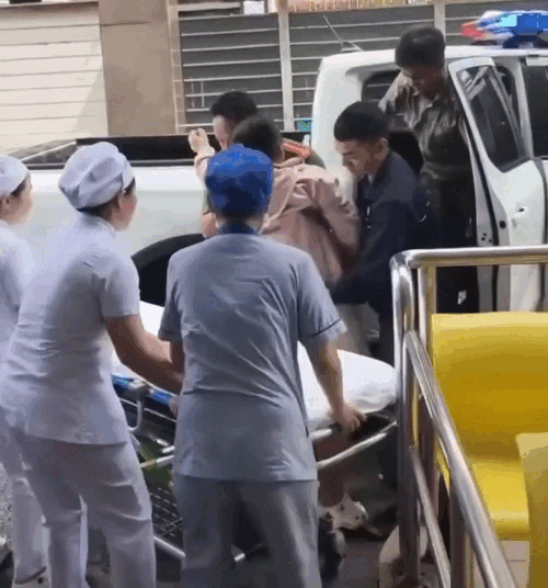 TP.HCM: 'Mưa tim' dành tặng chiến sĩ công an đưa sản phụ đi cấp cứu kịp thời- Ảnh 2. TP.HCM: 'Mưa tim' dành tặng chiến sĩ công an đưa sản phụ đi cấp cứu kịp thời- Ảnh 2.