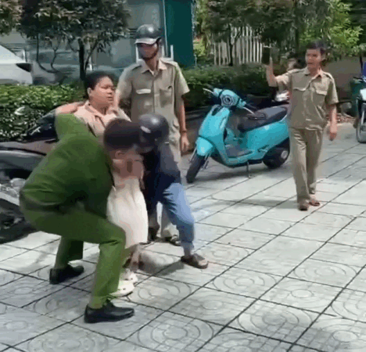 TP.HCM: 'Mưa tim' dành tặng chiến sĩ công an đưa sản phụ đi cấp cứu kịp thời- Ảnh 1. TP.HCM: 'Mưa tim' dành tặng chiến sĩ công an đưa sản phụ đi cấp cứu kịp thời- Ảnh 1.