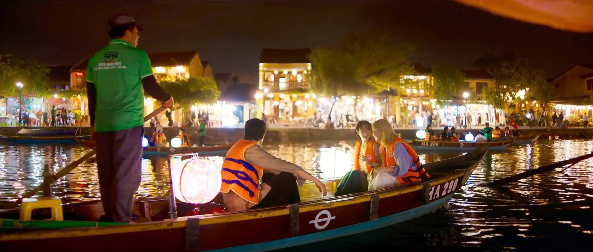 Khung cảnh Việt Nam xuất hiện trong bom tấn Netflix - Ảnh 1.