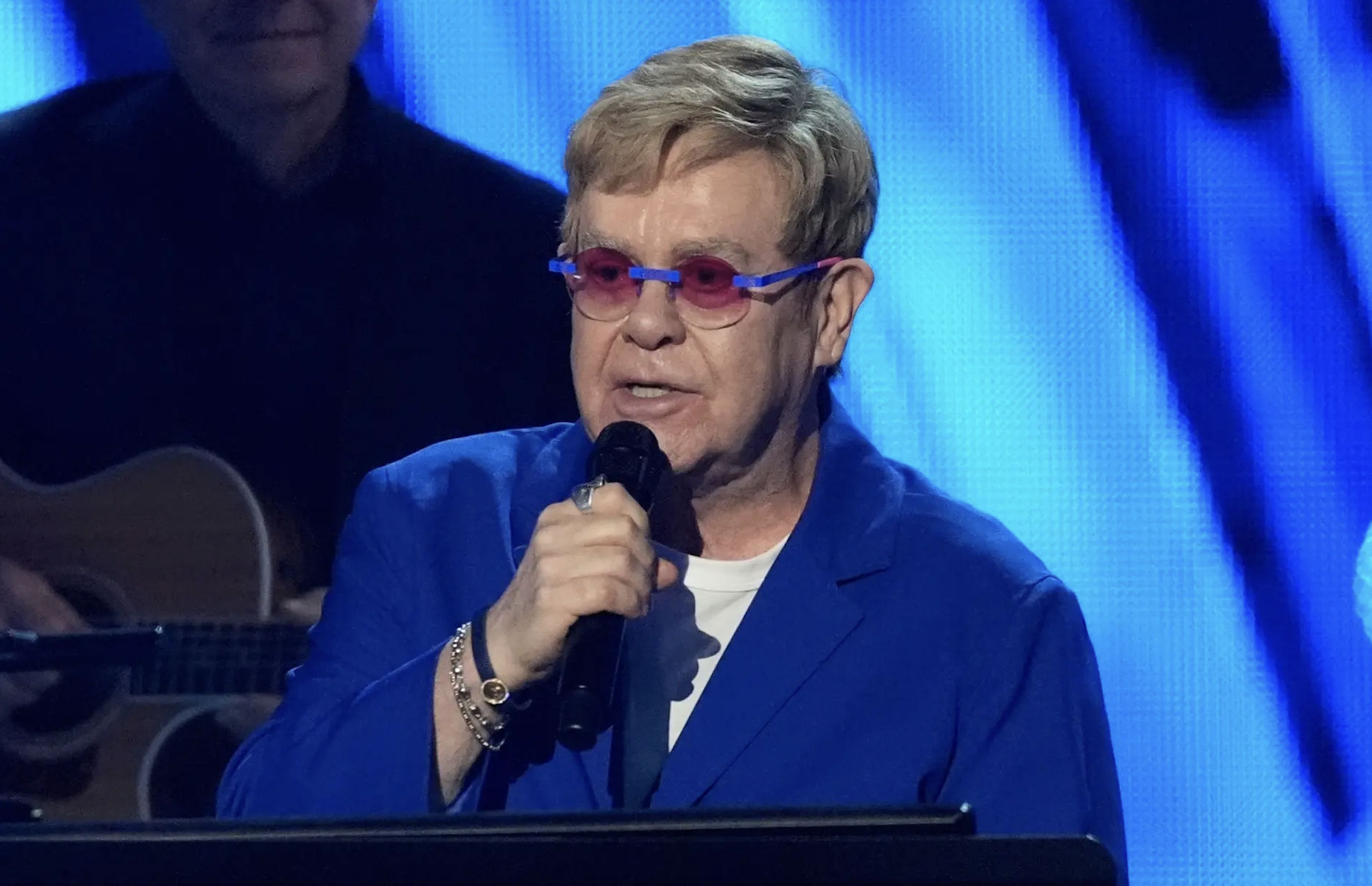 Elton John nổi giận tại hậu trường lễ trao giải Rock & Roll Hall of Fame 2025 - Ảnh 1.