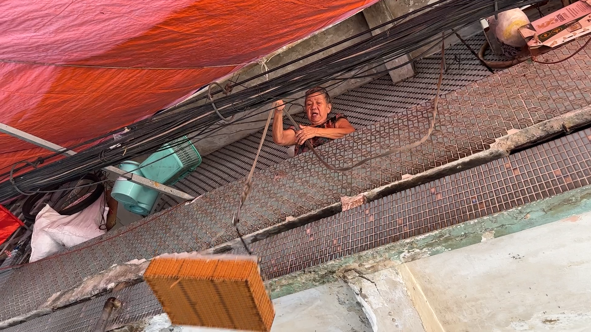 Quán hủ tiếu ‘thả dây’ ở TP.HCM gây sốt bởi cách phục vụ độc lạ- Ảnh 2. Quán hủ tiếu ‘thả dây’ ở TP.HCM gây sốt bởi cách phục vụ độc lạ- Ảnh 2.