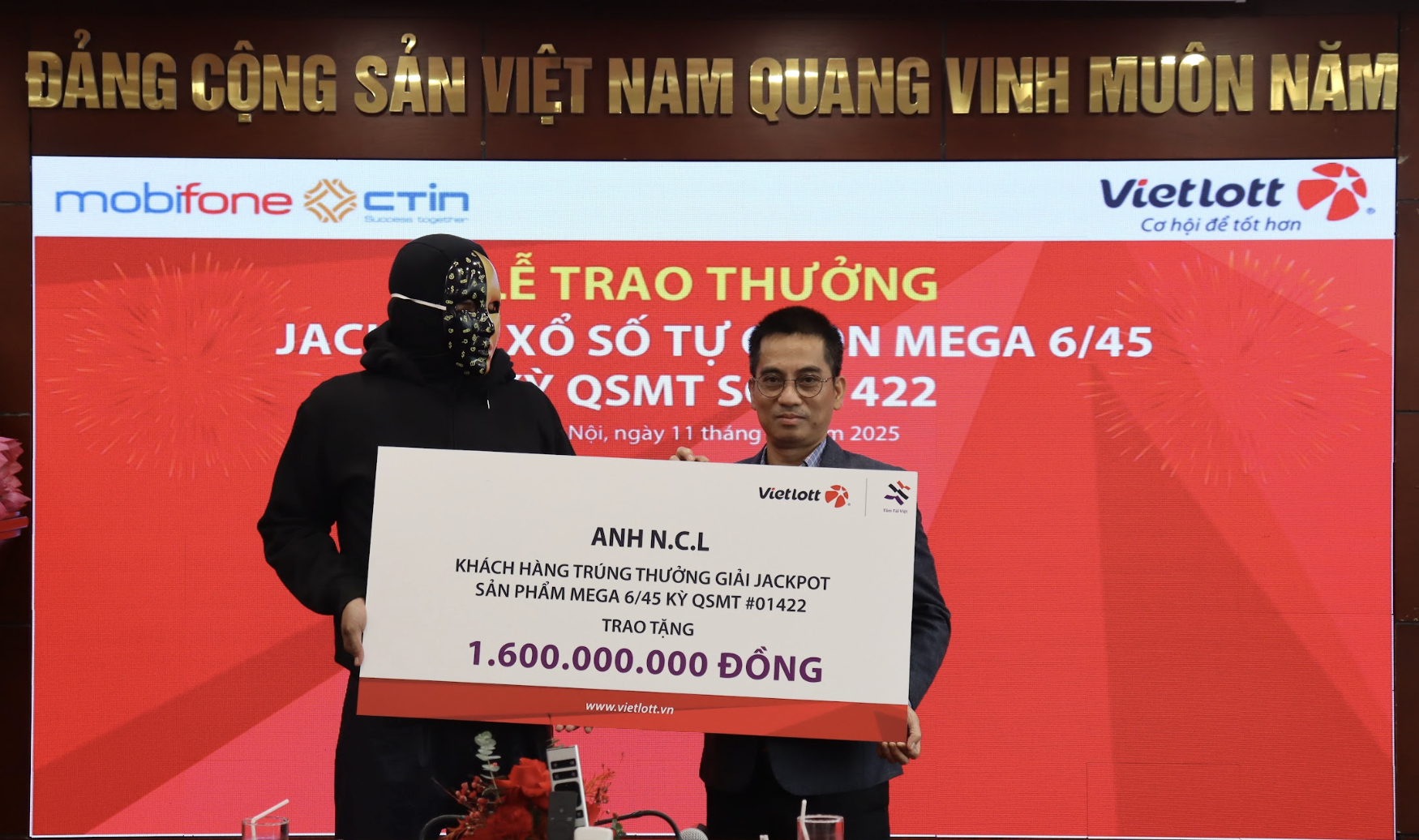 Trúng Vietlott hơn 133 tỉ đồng sau hai năm mua cùng dãy số- Ảnh 2.