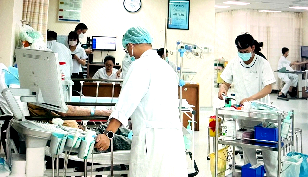 Sở An toàn thực phẩm TP.HCM nói gì về nguy cơ ngộ độc thực phẩm hiện nay?- Ảnh 1. Sở An toàn thực phẩm TP.HCM nói gì về nguy cơ ngộ độc thực phẩm hiện nay?- Ảnh 1.