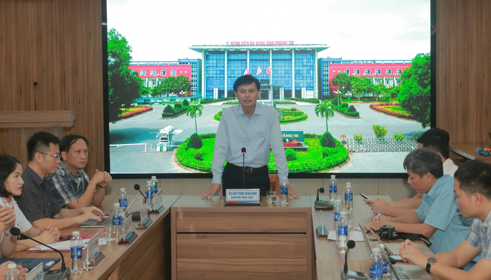 Hàng chục ca nhiễm khuẩn sau mổ nội soi tại Bệnh viện đa khoa tỉnh Quảng Trị - Ảnh 1.