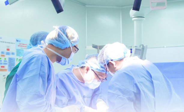 Chàng trai 20 tuổi ‘tìm lại chính mình’ nhờ ca đặt tinh hoàn nhân tạo - Ảnh 1.