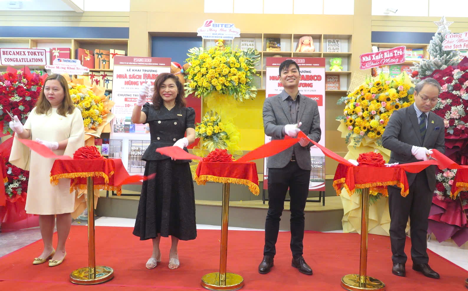 Khai trương nhà sách hiện đại tại Bình Dương- Ảnh 2.