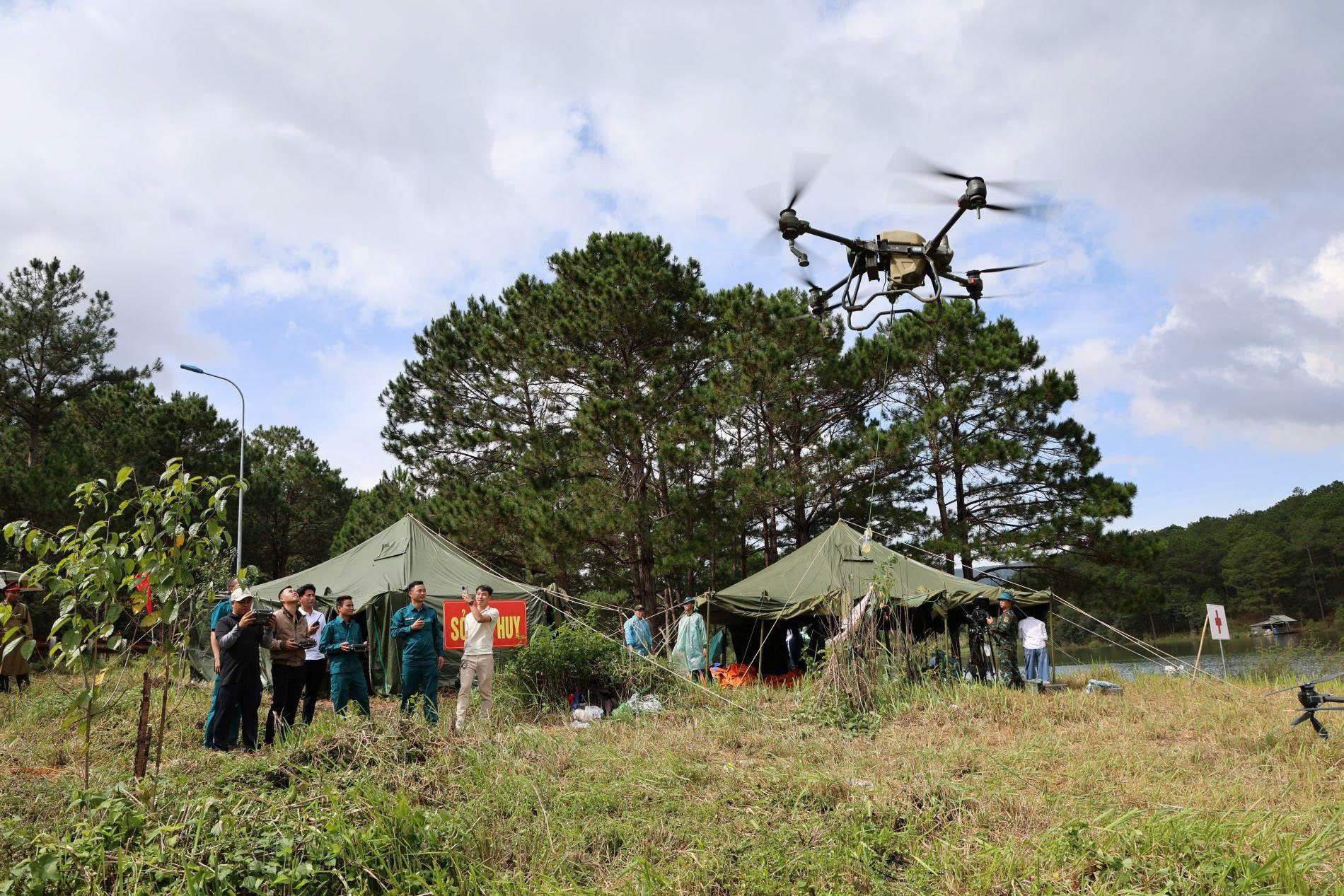 Lâm Đồng: 500 người tham gia diễn tập phòng thủ dân sự tại hồ Tuyền Lâm - Ảnh 7.