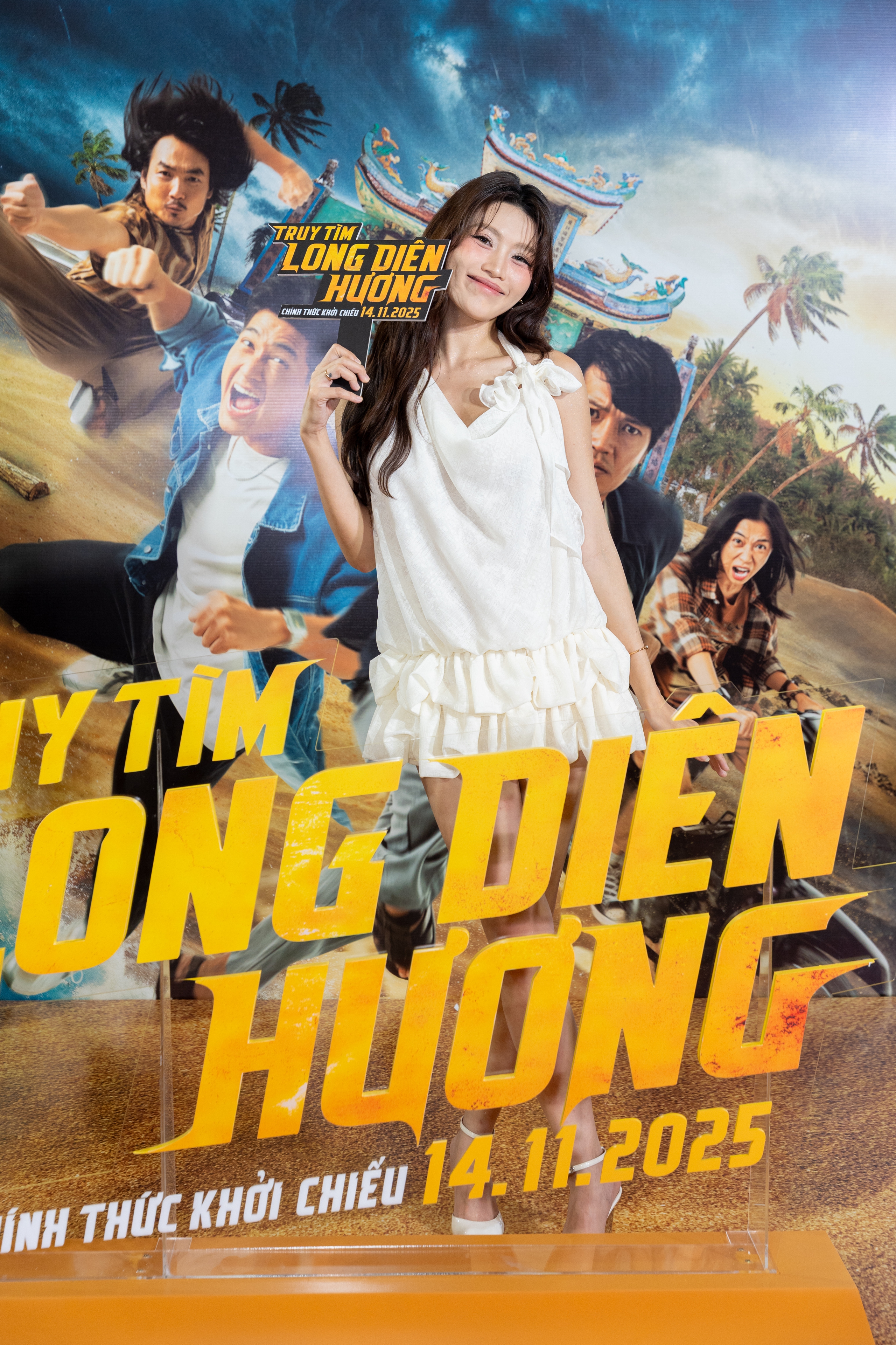 Nhật Kim Anh, Vân Trang... khoe sắc trên thảm đỏ ra mắt 'Truy tìm Long Diên Hương - Ảnh 4.