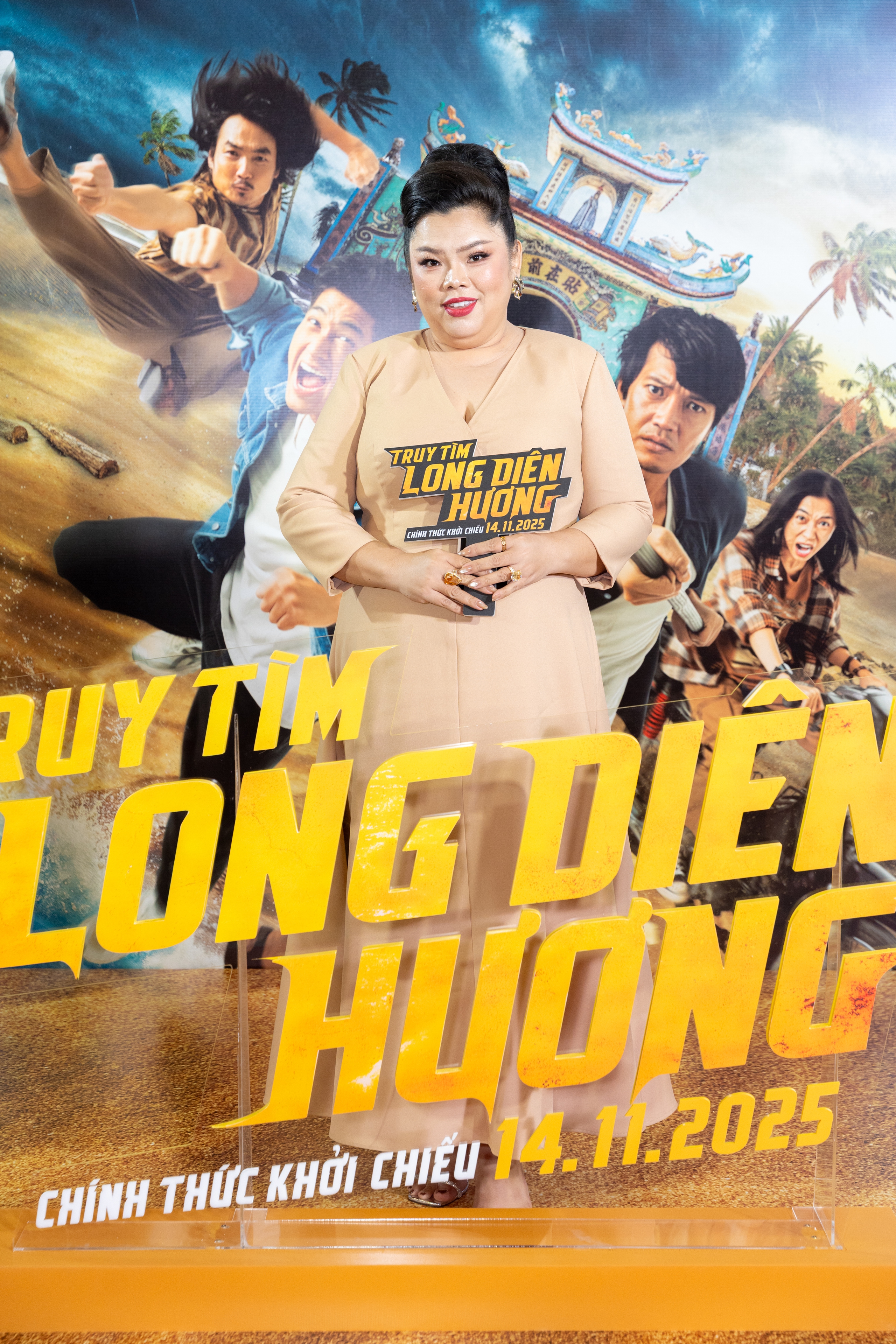 Nhật Kim Anh, Vân Trang... khoe sắc trên thảm đỏ ra mắt 'Truy tìm Long Diên Hương - Ảnh 6.