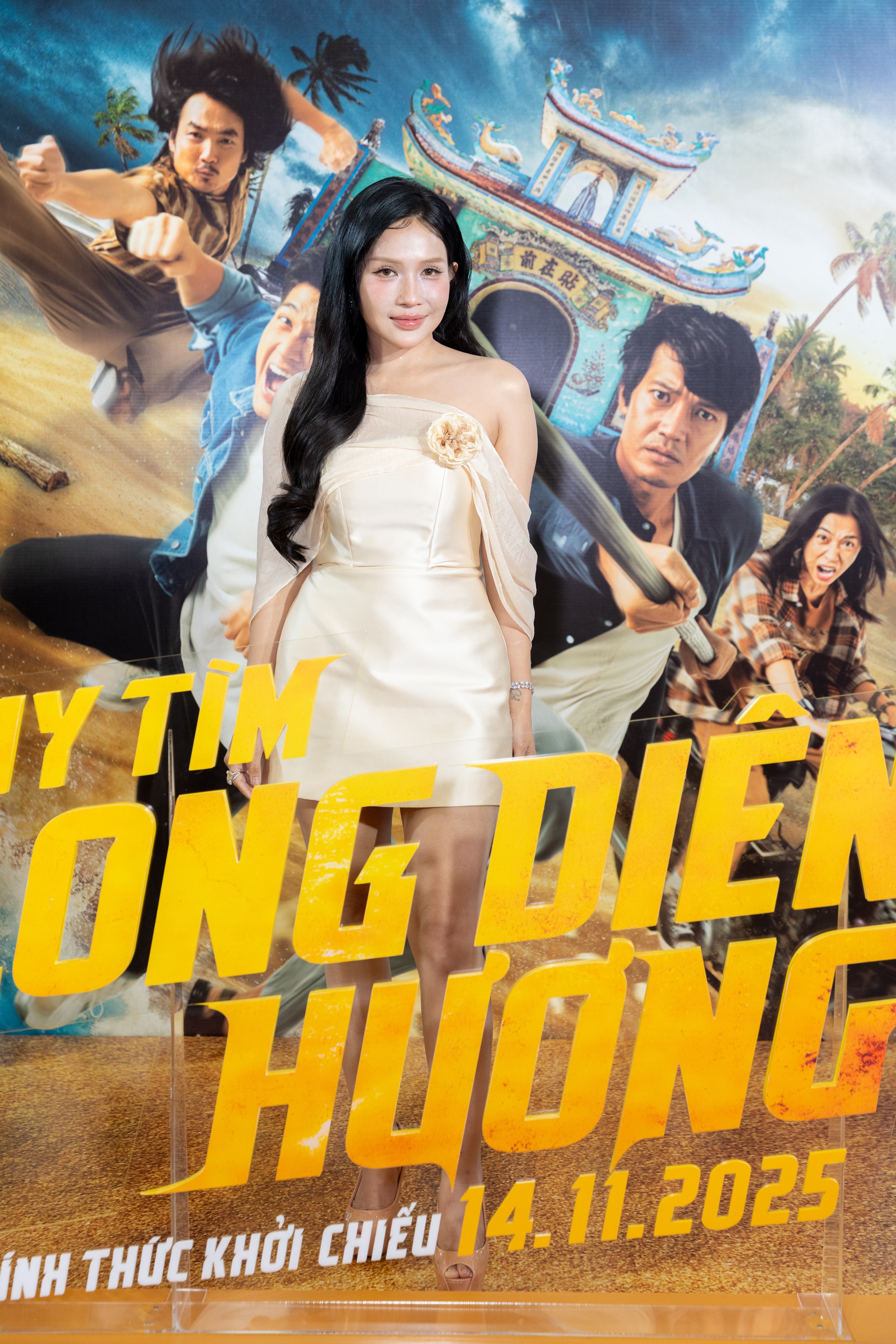 Nhật Kim Anh, Vân Trang... khoe sắc trên thảm đỏ ra mắt 'Truy tìm Long Diên Hương - Ảnh 3.