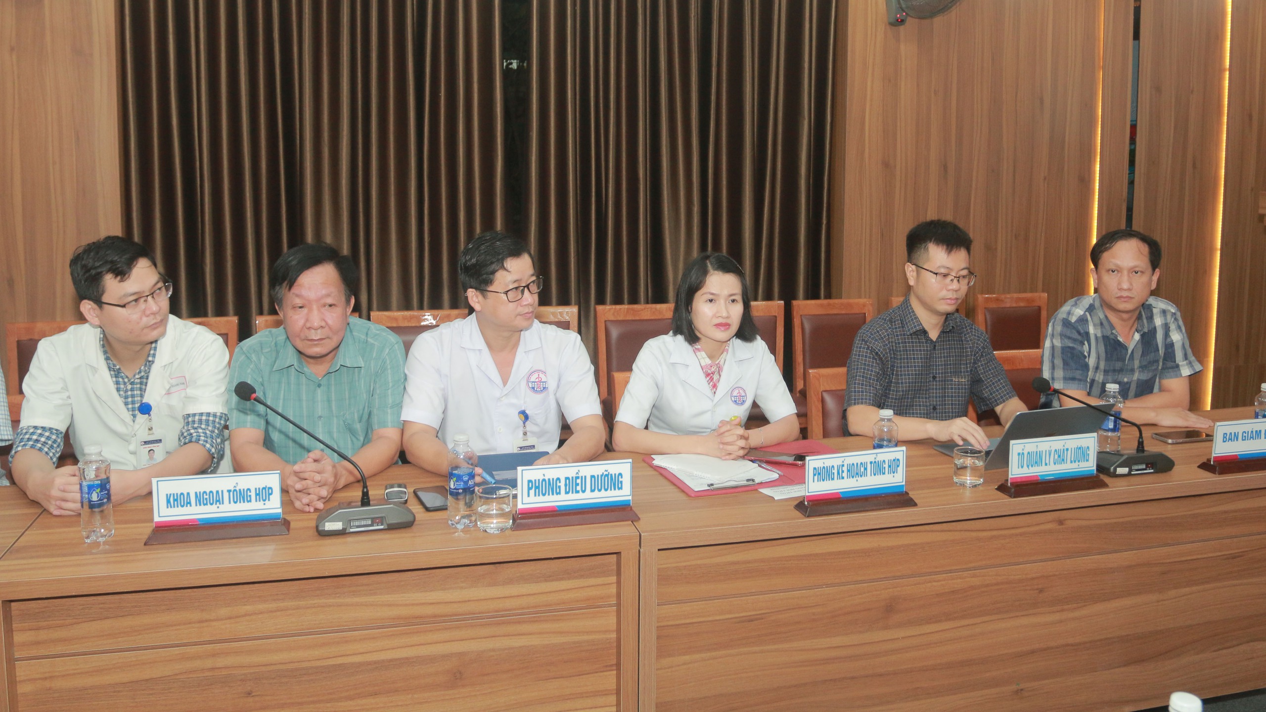 Hàng chục ca nhiễm khuẩn sau mổ nội soi tại Bệnh viện đa khoa tỉnh Quảng Trị - Ảnh 2.