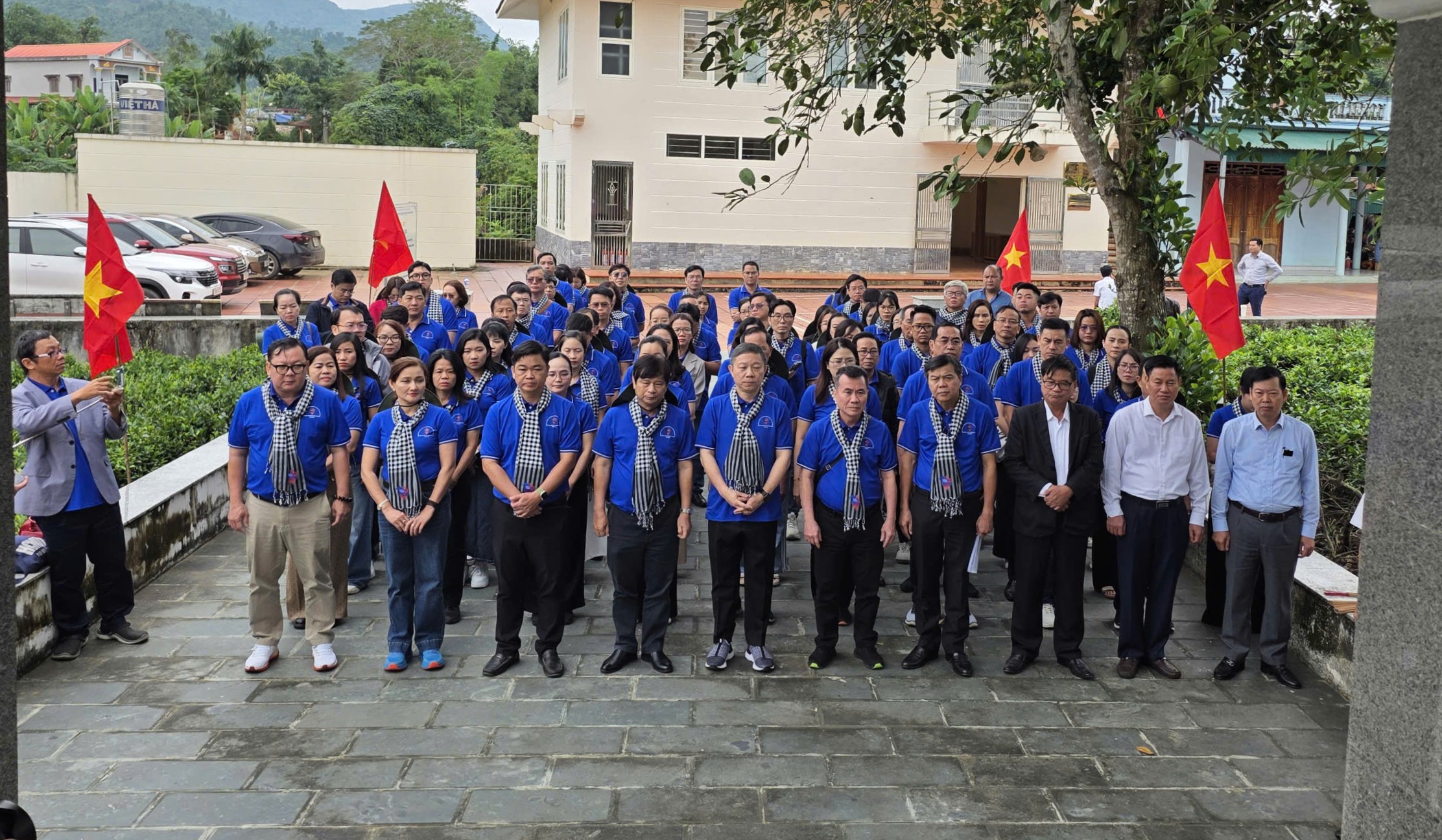 Đoàn cán bộ tuyên giáo, phóng viên TP.HCM thăm các địa chỉ đỏ báo chí cách mạng - Ảnh 1.