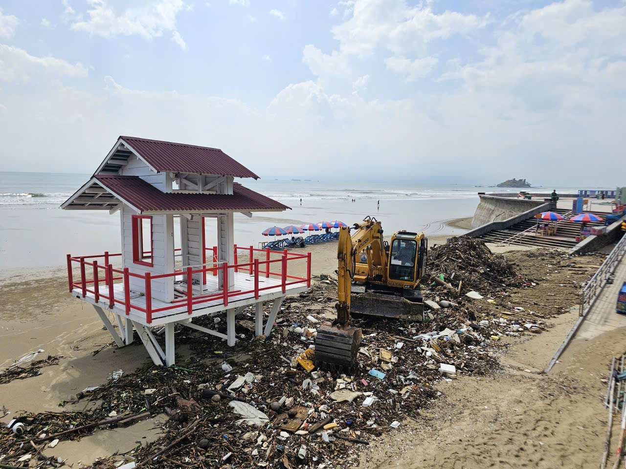 Rác đại dương tấn công Bãi Sau Vũng Tàu Sau công viên nghìn tỉ đồng - Ảnh 1.