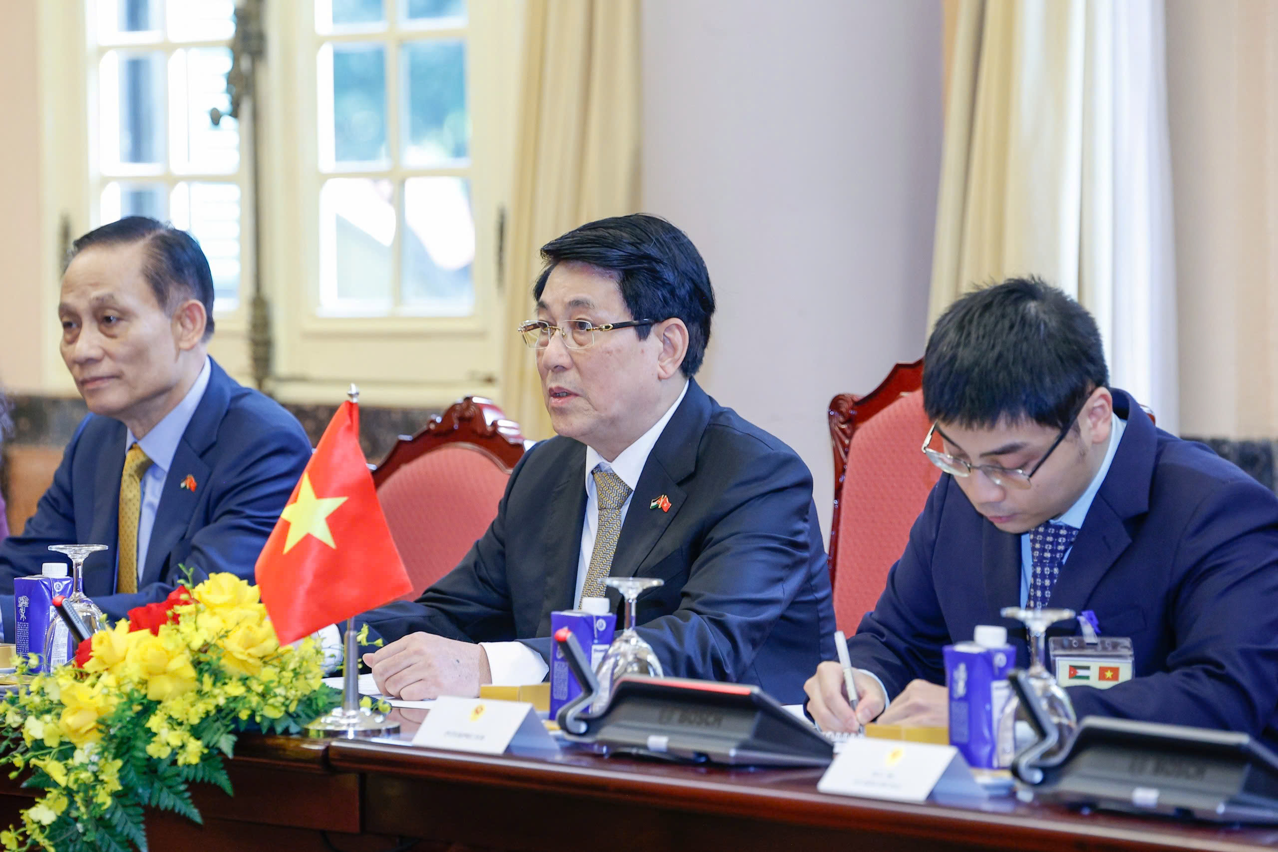 Chủ tịch nước Lương Cường chủ tr&igrave; lễ đ&oacute;n Quốc vương Jordan thăm ch&iacute;nh thức Việt Nam- Ảnh 6.