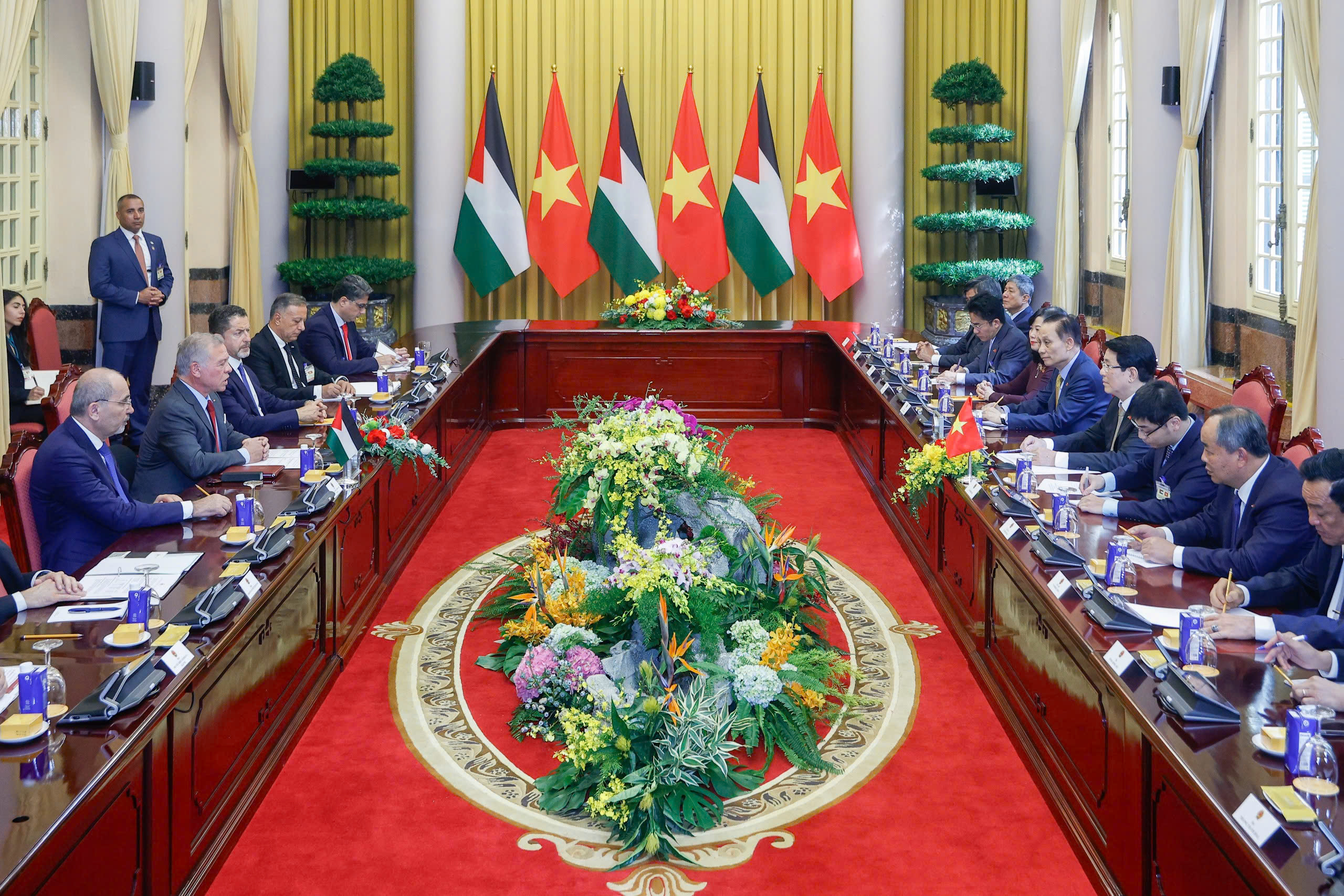 Chủ tịch nước Lương Cường chủ tr&igrave; lễ đ&oacute;n Quốc vương Jordan thăm ch&iacute;nh thức Việt Nam- Ảnh 5.