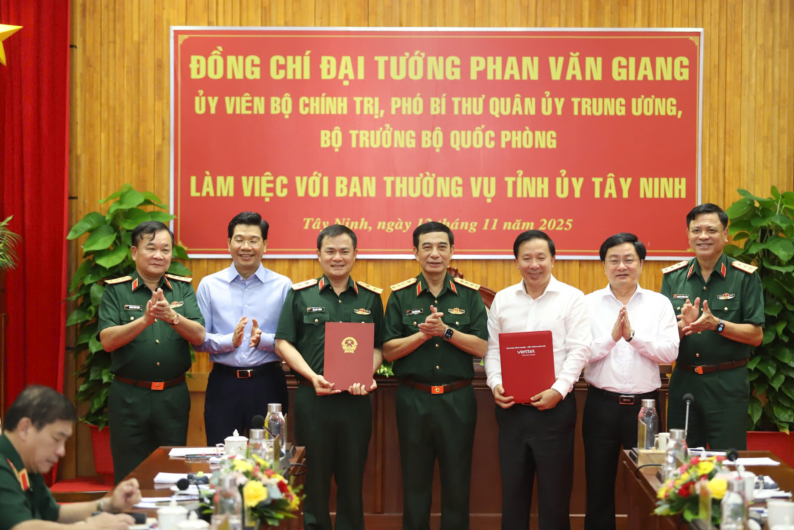 Đại tướng Phan Văn Giang: Tây Ninh phải bảo vệ vững chắc biên giới quốc gia - Ảnh 2.
