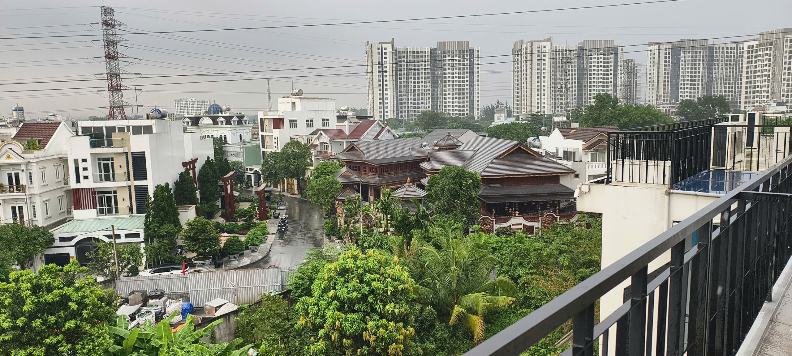 Nhiều cảnh sát có mặt tại biệt phủ thẩm mỹ viện Mailisa rộng 1.000 m2 - Ảnh 6.