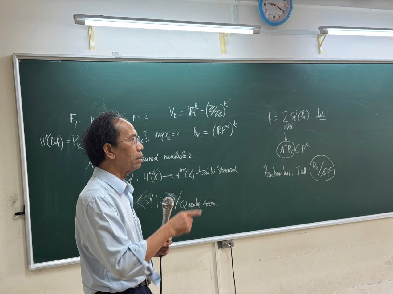 “Tôi không bị phụ thuộc vào AI trong công việc giảng dạy” - Ảnh 1.