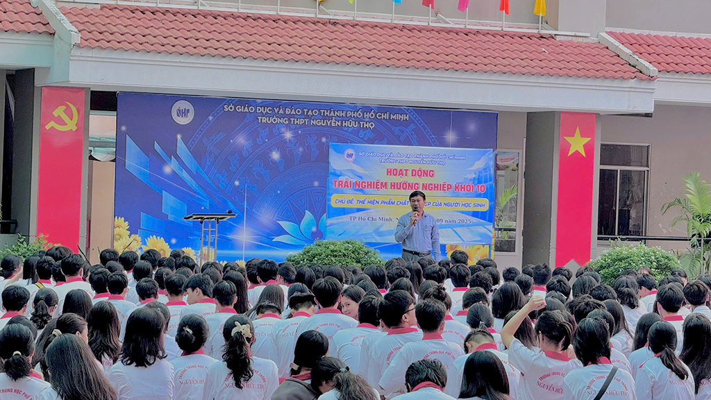 Hành trình giáo dục tôn sư trọng đạo trong thời đại công nghệ số - Ảnh 1. Hành trình giáo dục tôn sư trọng đạo trong thời đại công nghệ số - Ảnh 1.