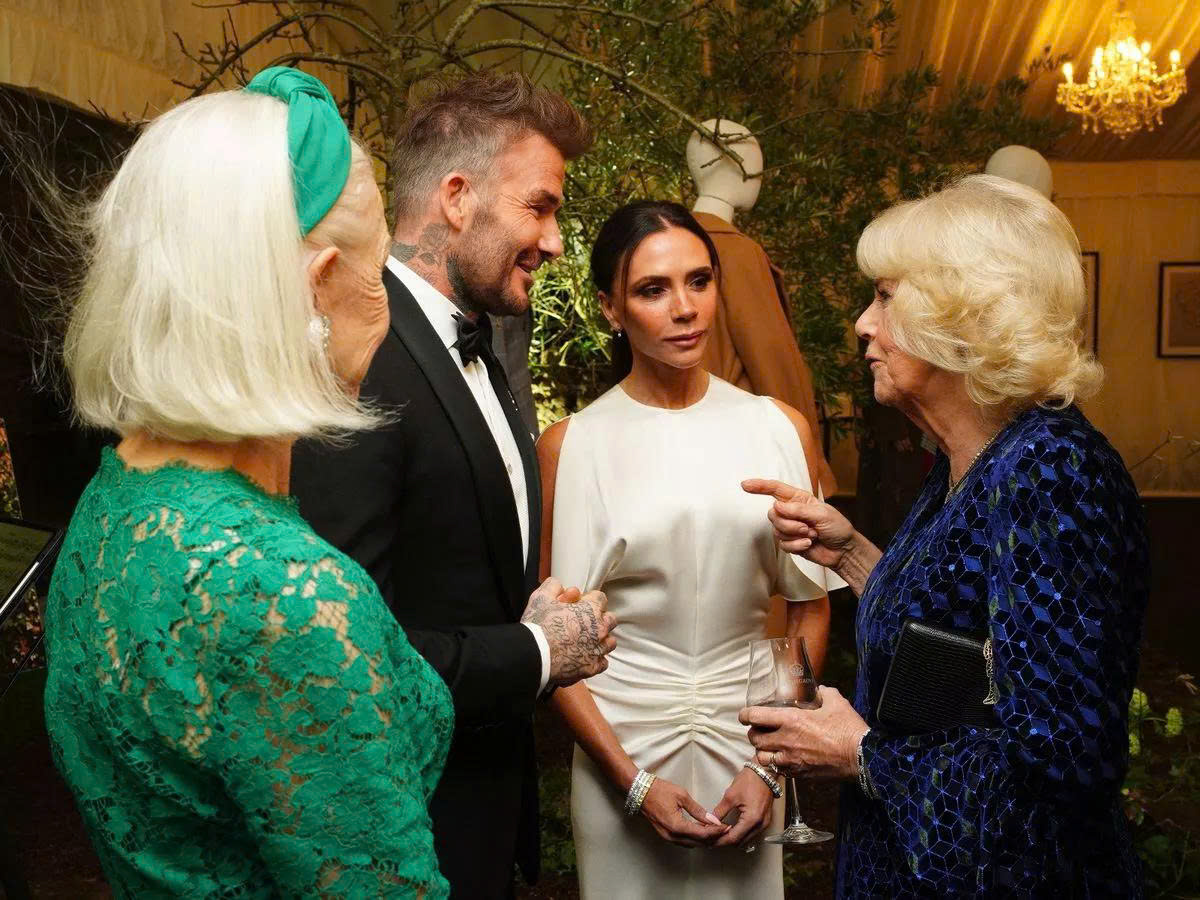 Victoria Beckham và những màn xuất hiện mang dấu ấn hoàng gia - Ảnh 5.