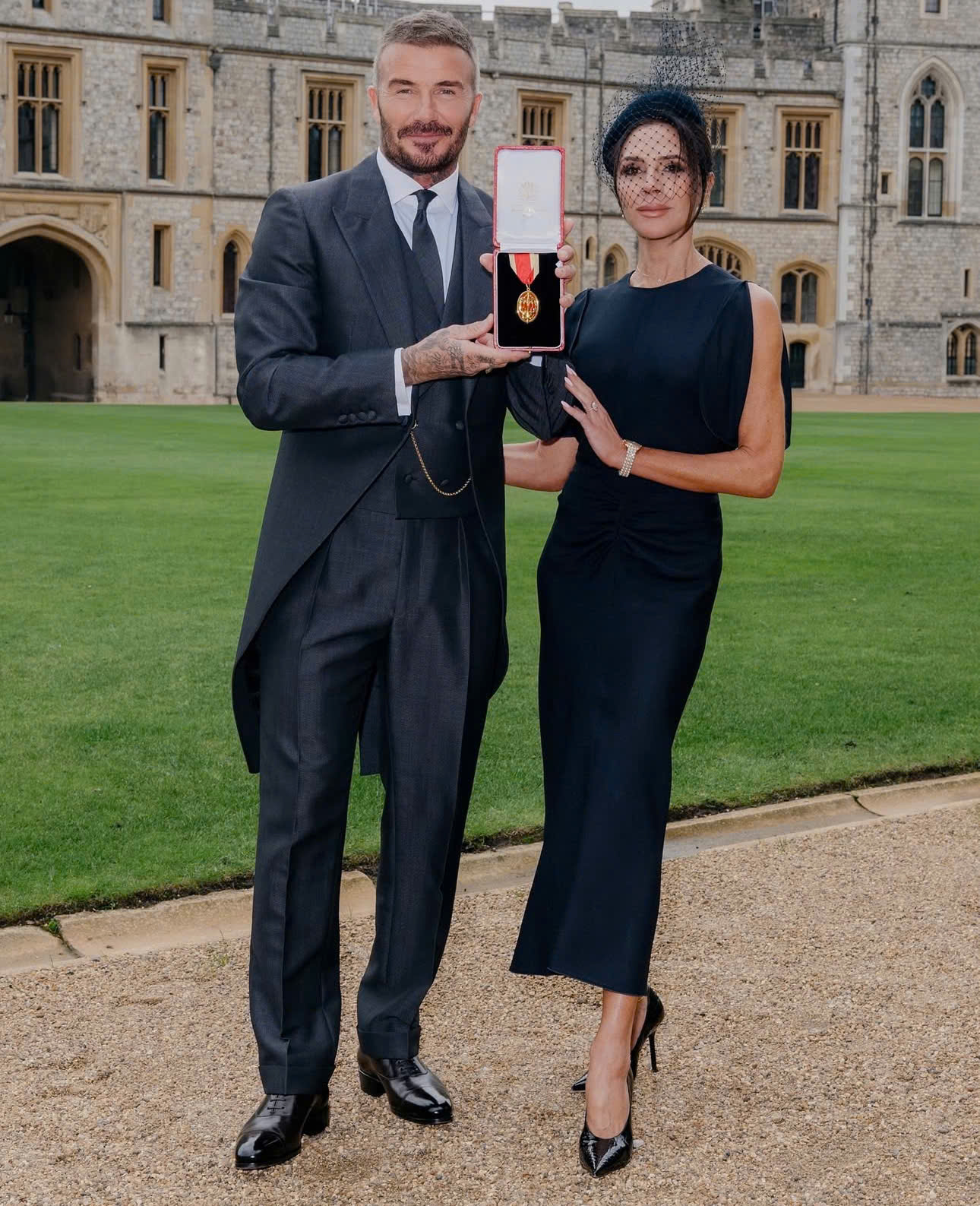 Victoria Beckham và những màn xuất hiện mang dấu ấn hoàng gia - Ảnh 6.