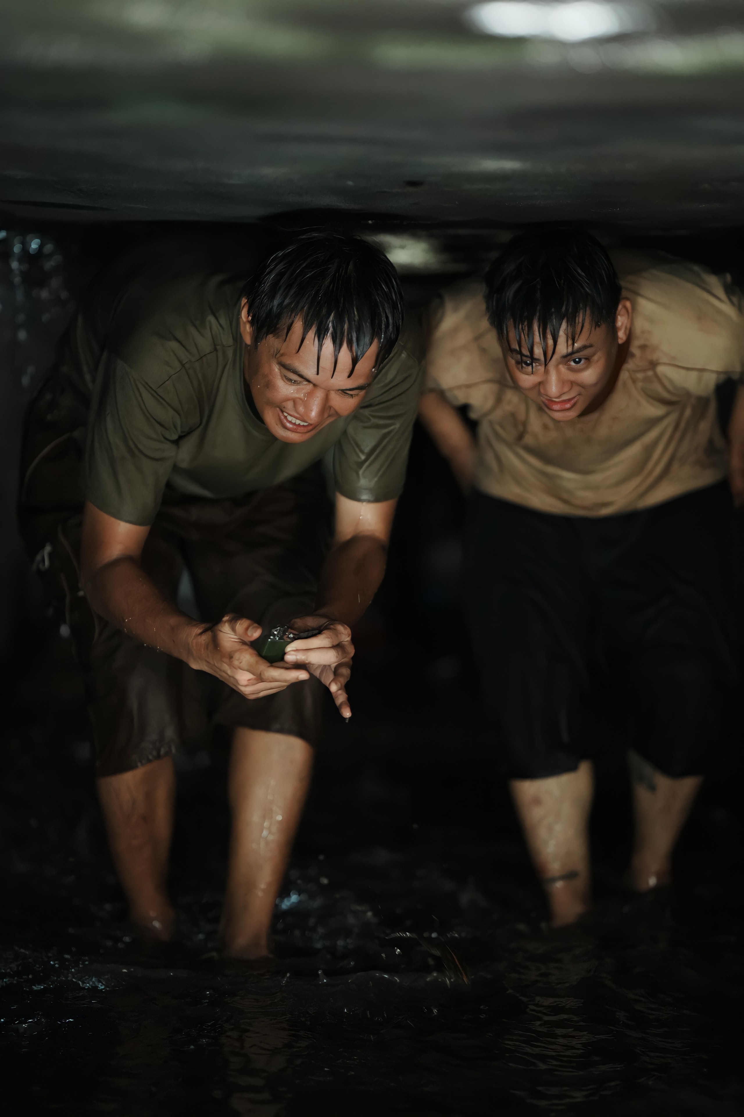 Hoài Lâm tái xuất điện ảnh, ngâm mình trong nước cống quay phim - Ảnh 3.