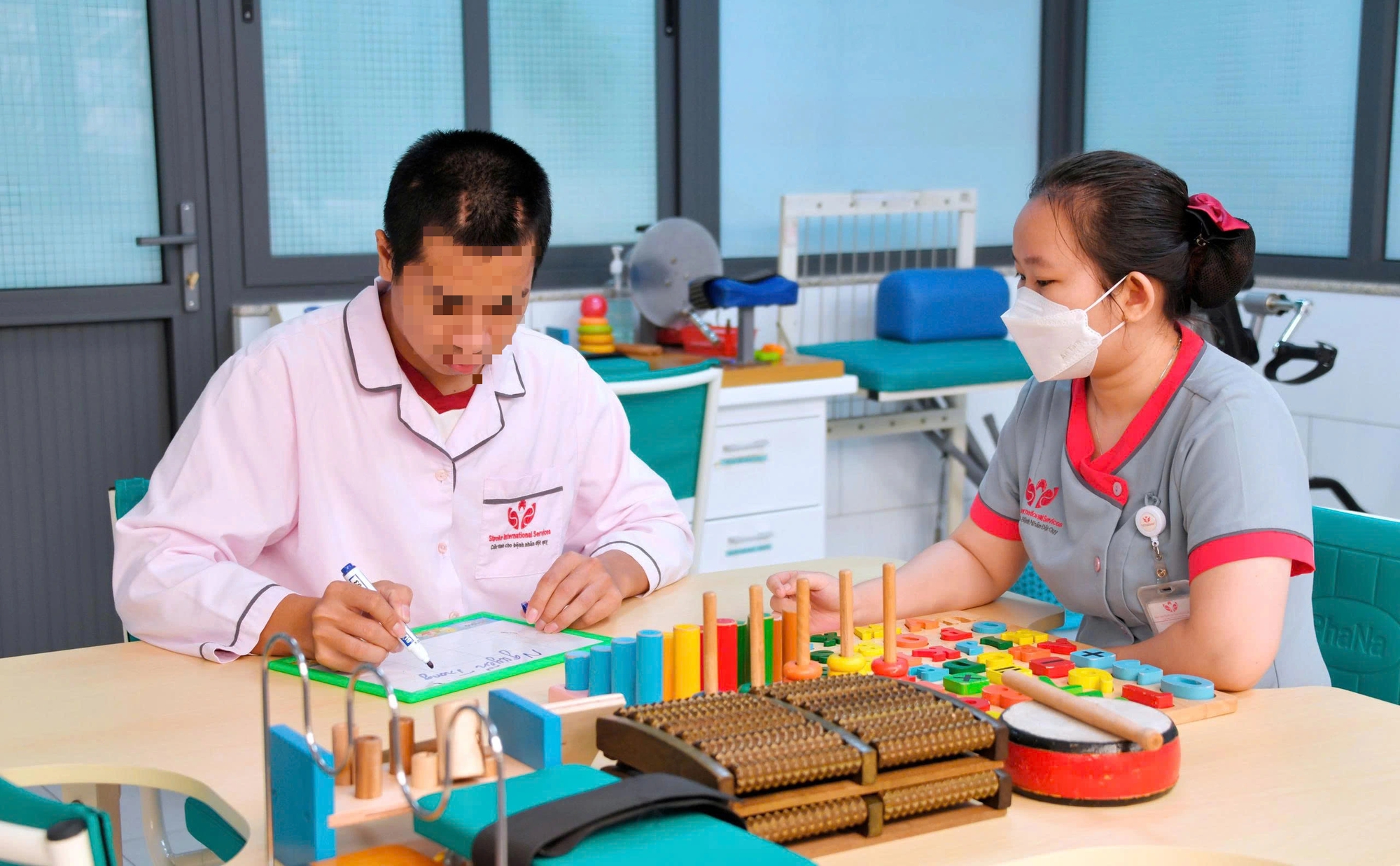 Cứu Sống Một Thầy Giáo Trẻ Bị Đột Quỵ Nguy Kịch Thầy Giáo Trẻ Đột Quỵ Nguy Kịch Sau Những Cơn Đau Đầu Nhẹ - Ảnh 2.