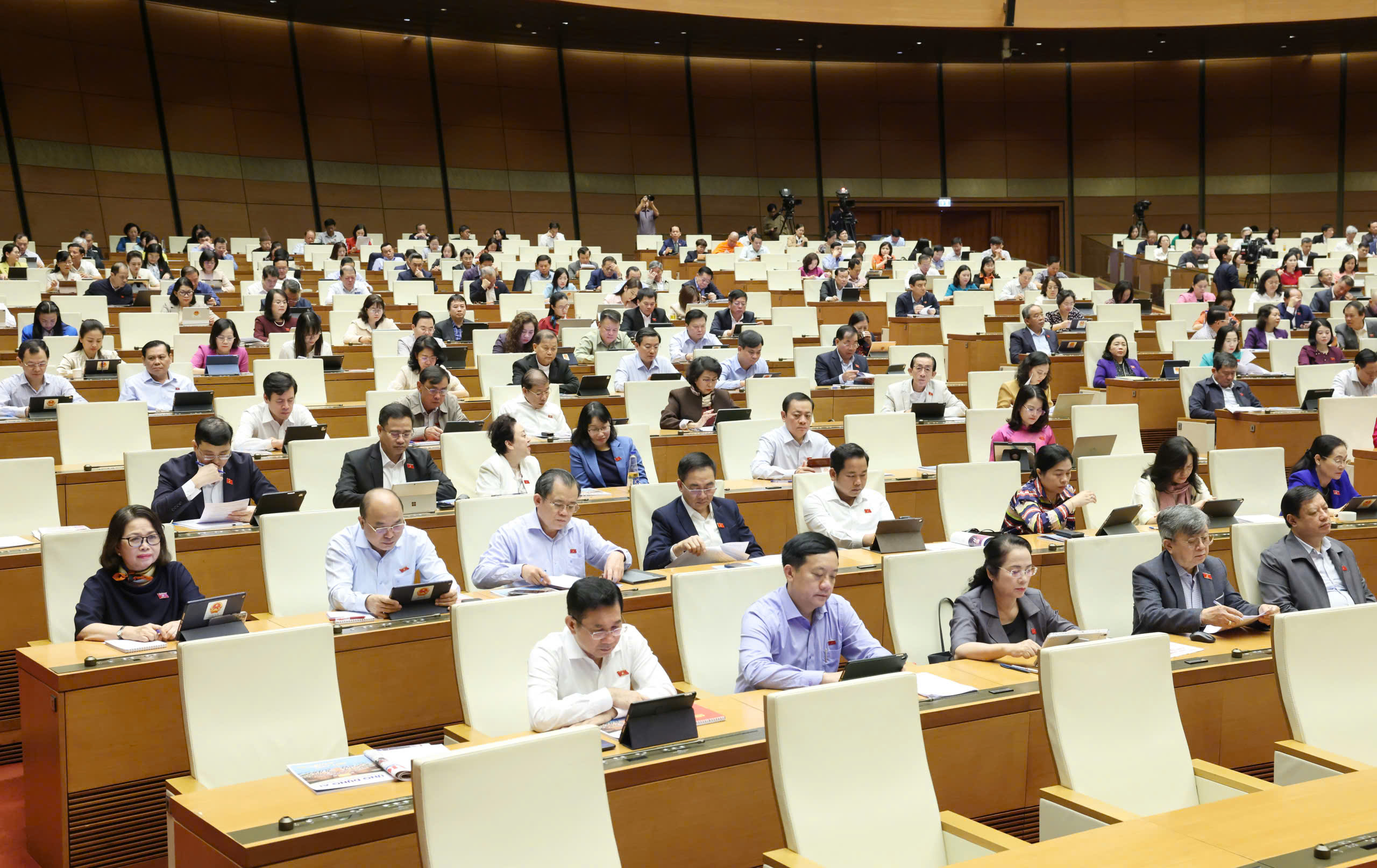 Chính phủ: Tiếp tục rà soát, sửa Thông tư 19 về khen thưởng, kỷ luật học sinh- Ảnh 1.