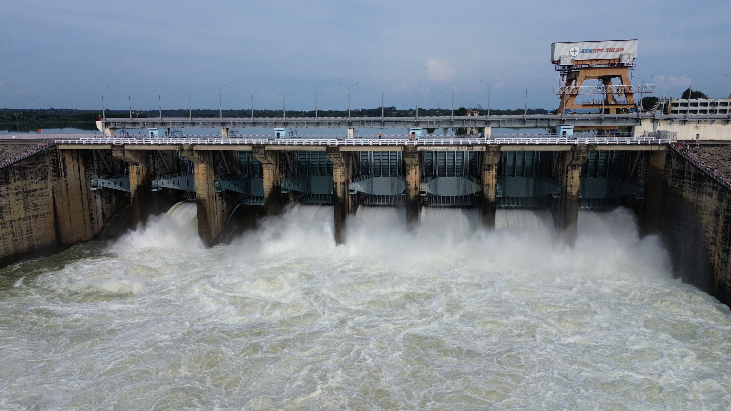 Thủy điện ở Đồng Nai xả lũ, thác Trị An hồi sinh- Ảnh 5.