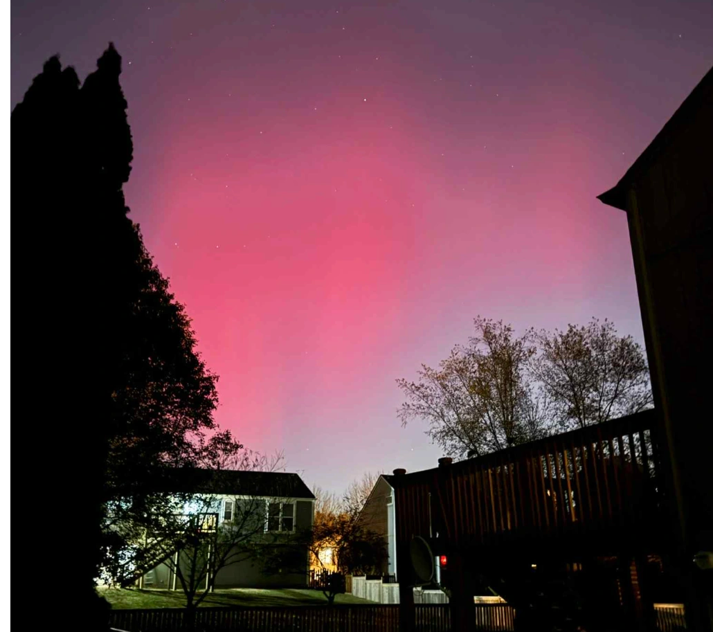 Người Việt bất ngờ thấy cực quang rực rỡ trên bầu trời Mỹ, chụp khoảnh khắc đẹp - Ảnh 2.