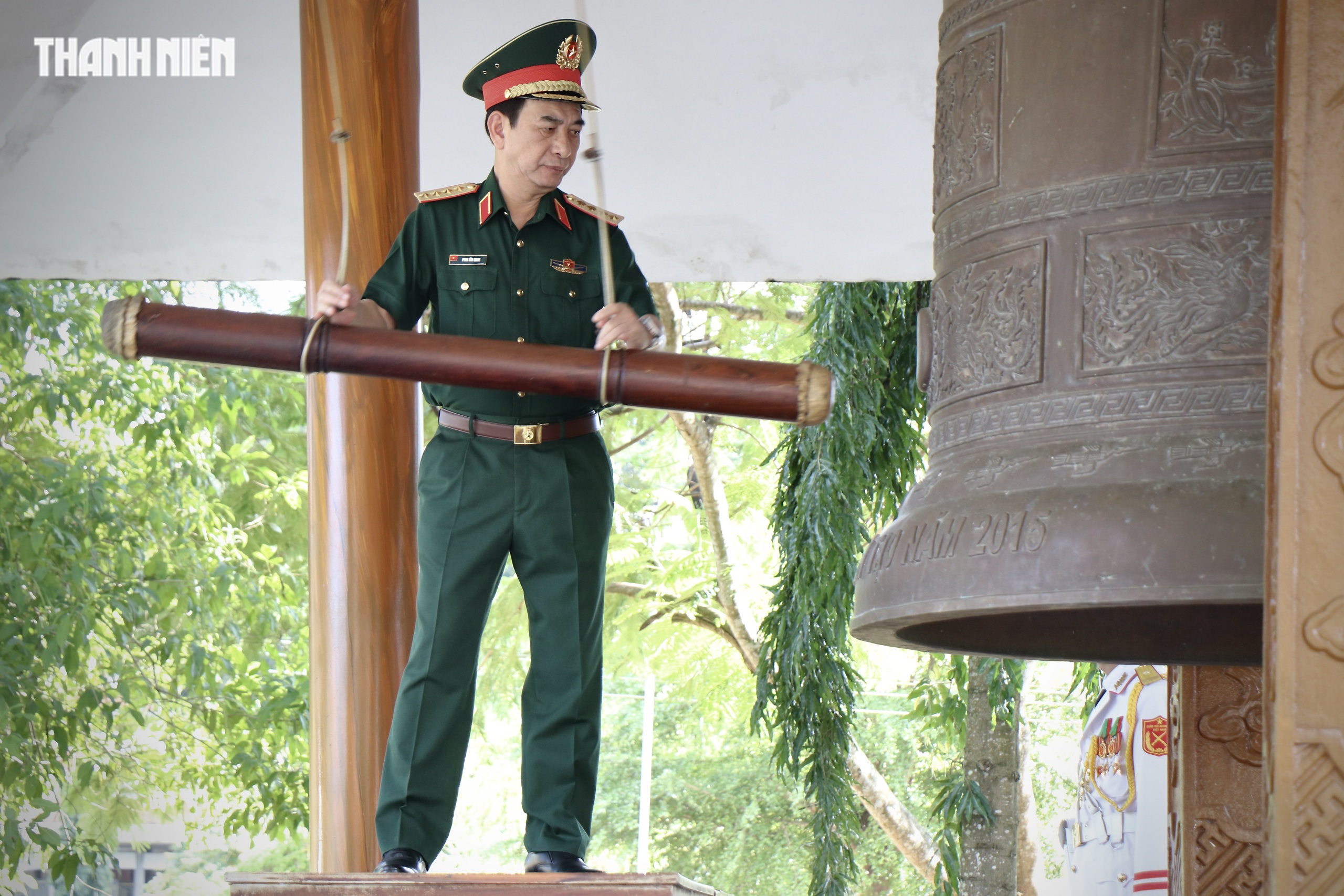 Quân ủy Trung ương - Bộ Quốc phòng dâng hương Nghĩa trang liệt sĩ Đồi 82- Ảnh 2. Quân ủy Trung ương - Bộ Quốc phòng dâng hương Nghĩa trang liệt sĩ Đồi 82- Ảnh 2.