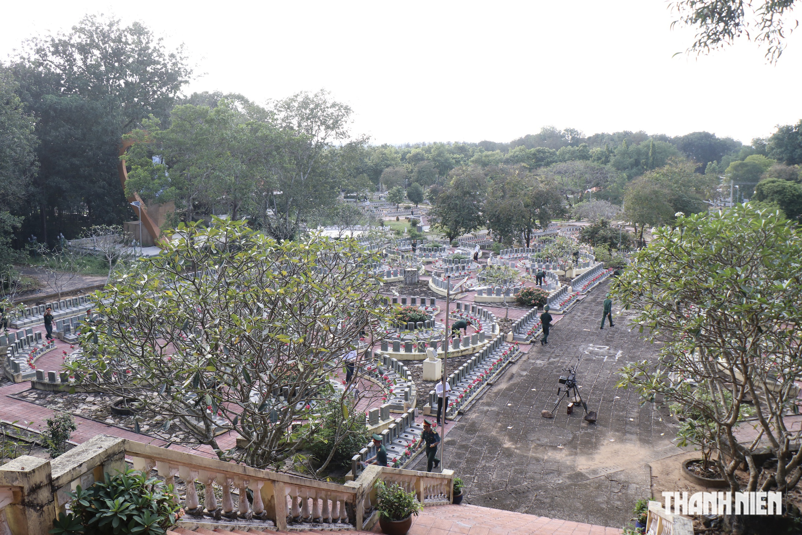 Quân ủy Trung ương - Bộ Quốc phòng dâng hương Nghĩa trang liệt sĩ Đồi 82- Ảnh 5. Quân ủy Trung ương - Bộ Quốc phòng dâng hương Nghĩa trang liệt sĩ Đồi 82- Ảnh 5.