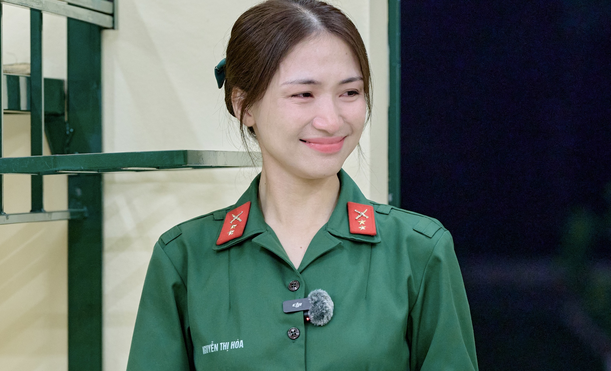 Hòa Minzy khóc nghẹn trên truyền hình, thừa nhận cô đơn- Ảnh 1.