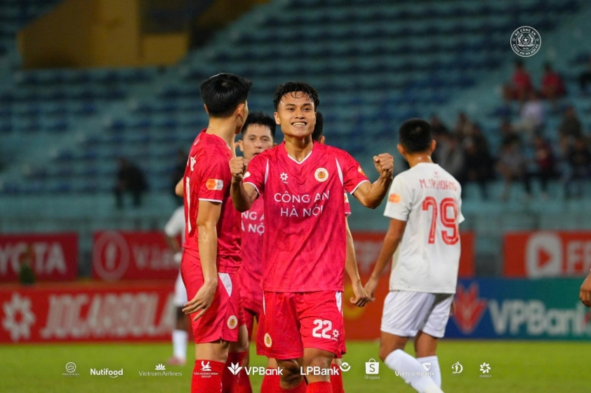 Chỉ trong 3 ngày, Minh Phúc sao mới nổi của U.23 Việt Nam ghi 2 bàn thắng đặc biệt quan trọng- Ảnh 1.