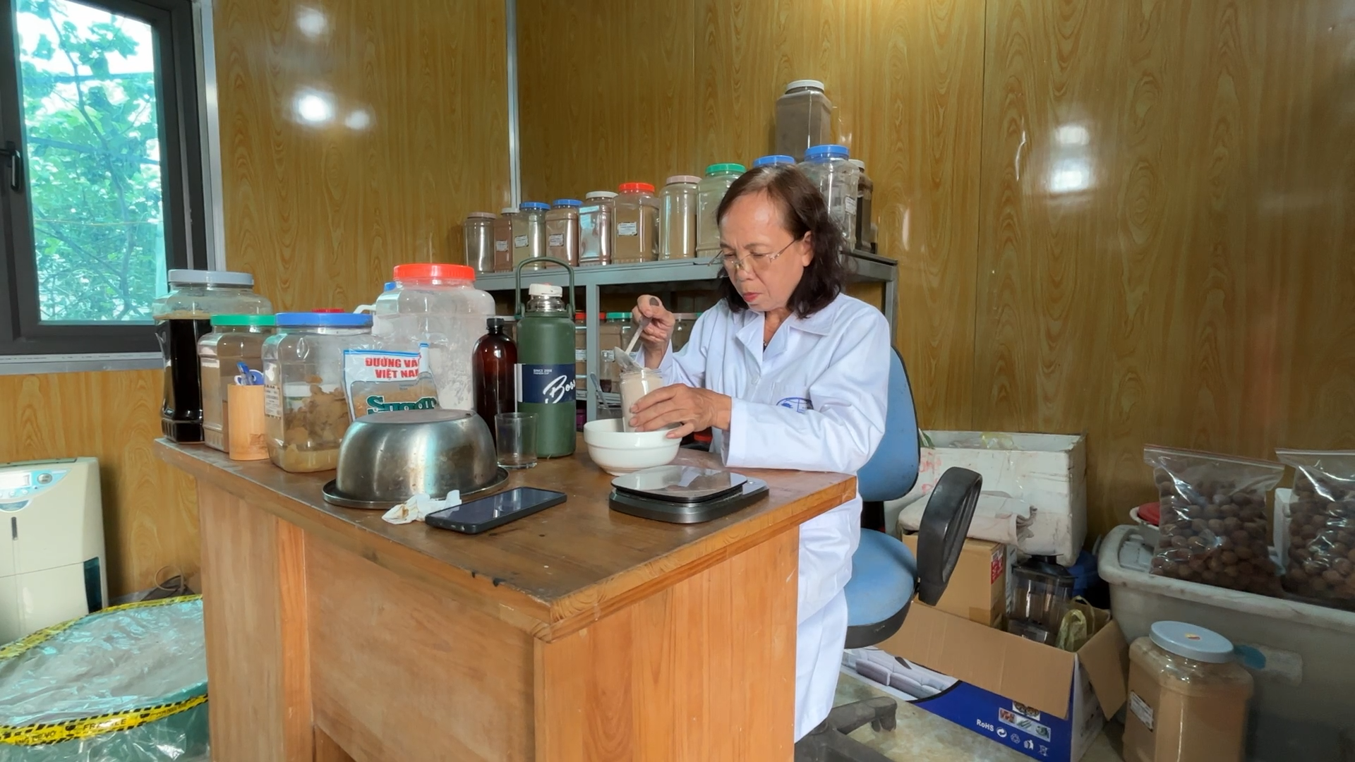 C&ugrave;ng sống xanh số 133: Khởi nghiệp ở tuổi U70, ph&oacute; gi&aacute;o sư l&agrave;m ra 12 sản phẩm tốt cho sức khoẻ trong v&ograve;ng 2 năm- Ảnh 1.