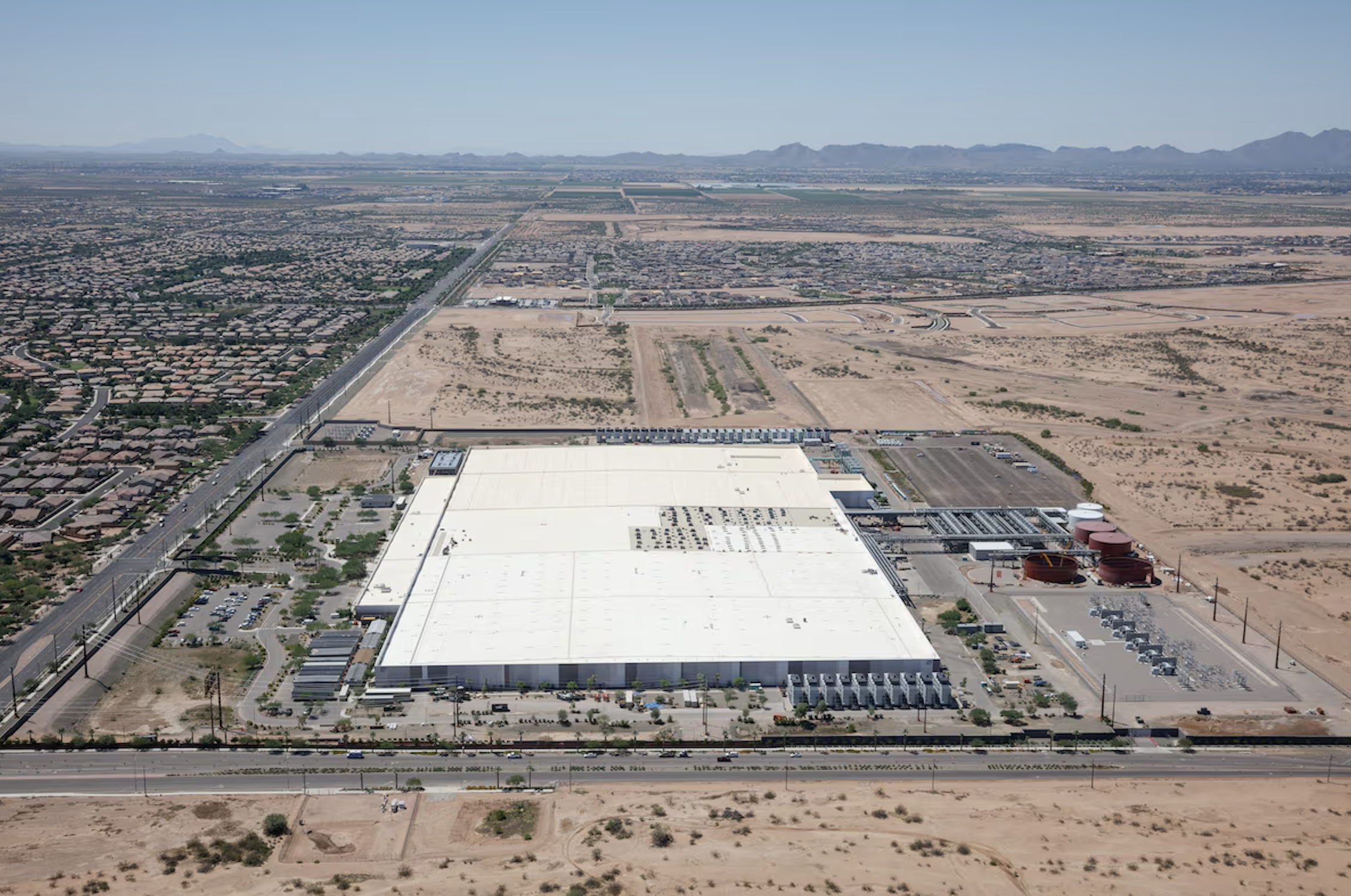 Đầu tư cho trung tâm dữ liệu tăng mạnh, Anthropic rót 50 tỉ USD vào Mỹ - Ảnh 2.