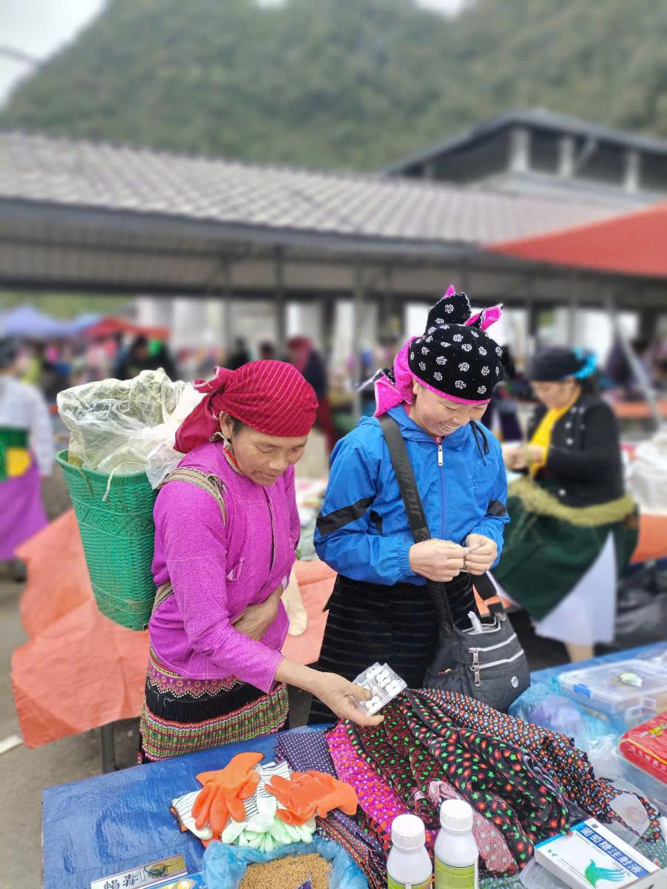 ເປັນເອກະລັກຕະຫຼາດຊາພິນກາງພູຫີນ-ຮູບ 1. Độc đáo chợ lùi Sà Phìn giữa cao nguyên đá- Ảnh 1.