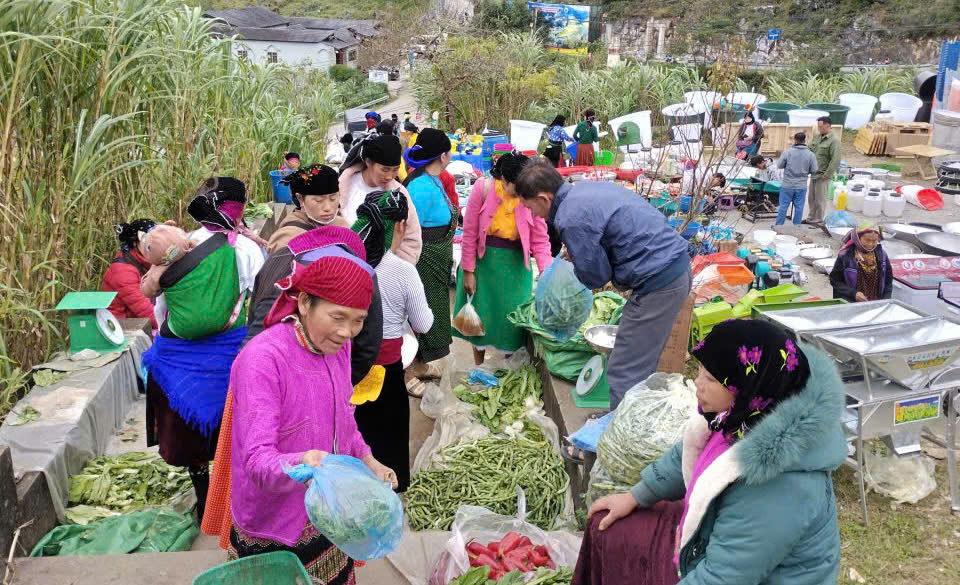 ເອກະລັກ ຕະຫຼາດຊາພິນ ຢູ່ກາງພູຜາຫີນ - ຮູບ 2. Độc đáo chợ lùi Sà Phìn giữa cao nguyên đá- Ảnh 2.