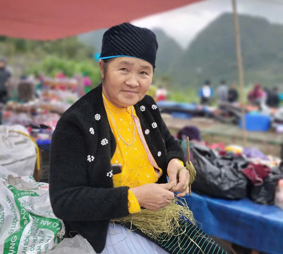 ເປັນເອກະລັກຕະຫຼາດຊາພິນກາງພູຫີນ-ຮູບ 3. Độc đáo chợ lùi Sà Phìn giữa cao nguyên đá- Ảnh 3.