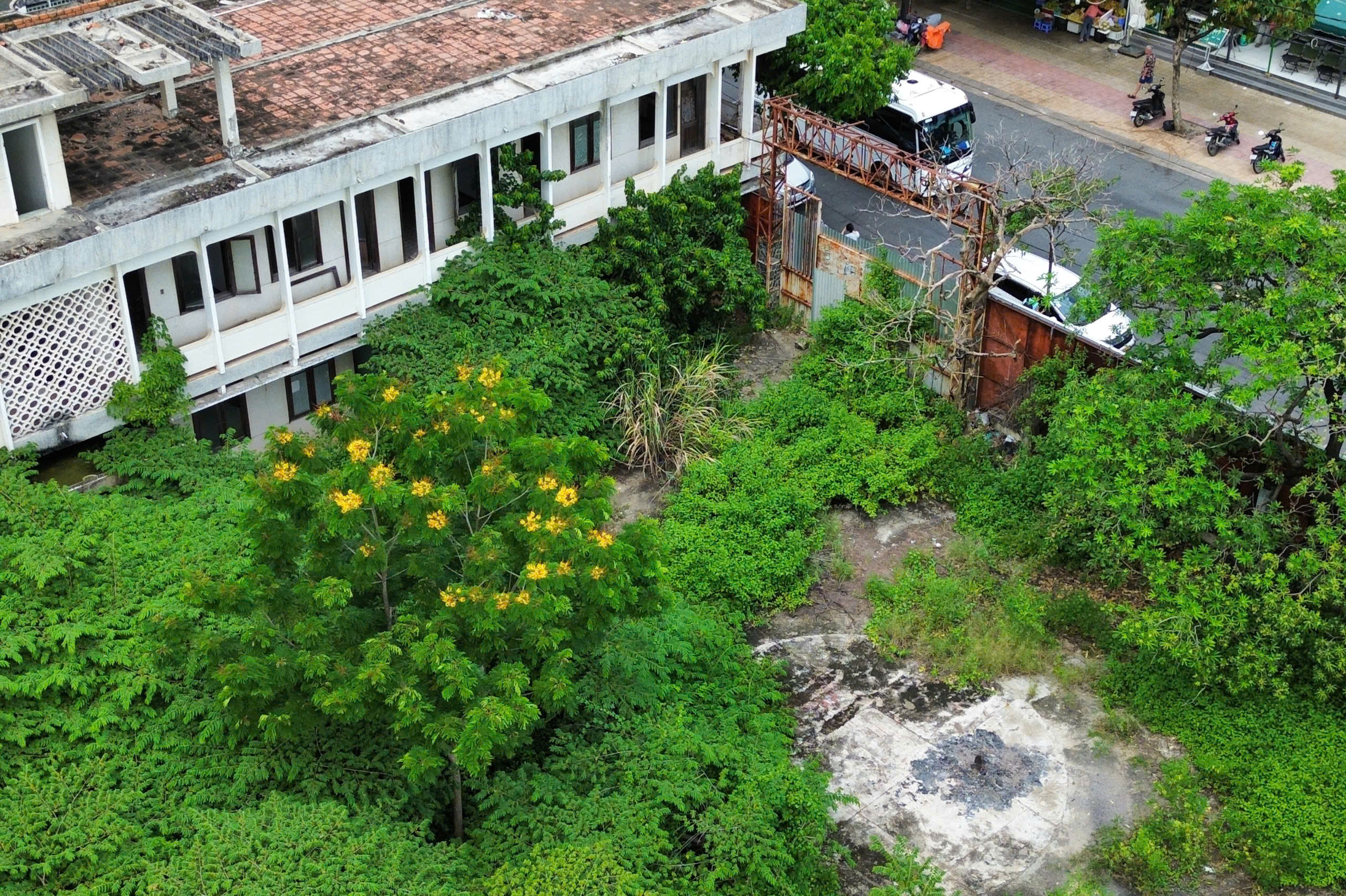 Khu 'đất vàng' bỏ hoang rộng 3.600 m² ven biển Nha Trang sắp được đấu giá- Ảnh 3. Khu 'đất vàng' bỏ hoang rộng 3.600 m² ven biển Nha Trang sắp được đấu giá- Ảnh 3.