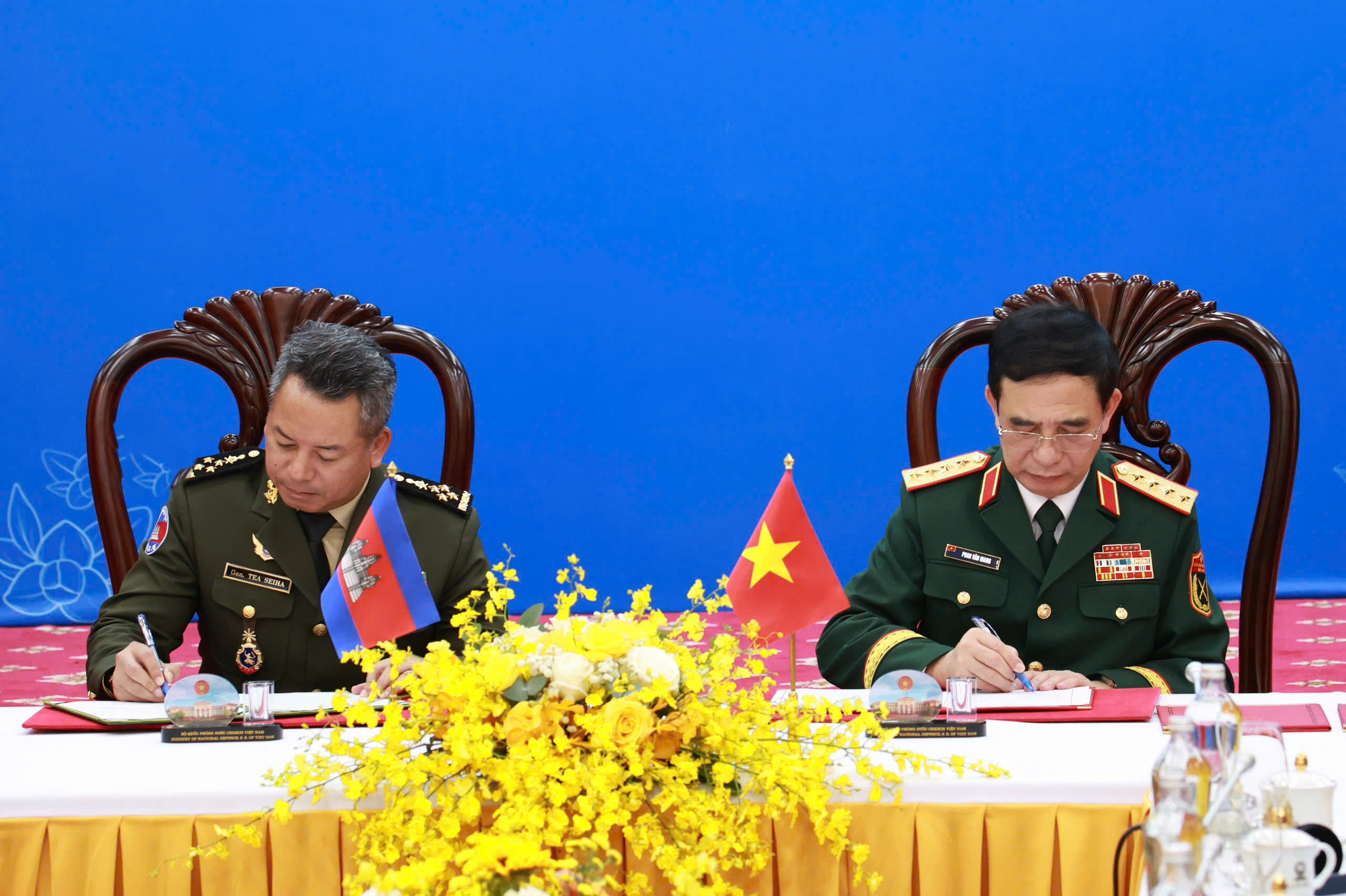 Giao lưu hữu nghị quốc phòng biên giới Việt Nam - Campuchia - Ảnh 13.